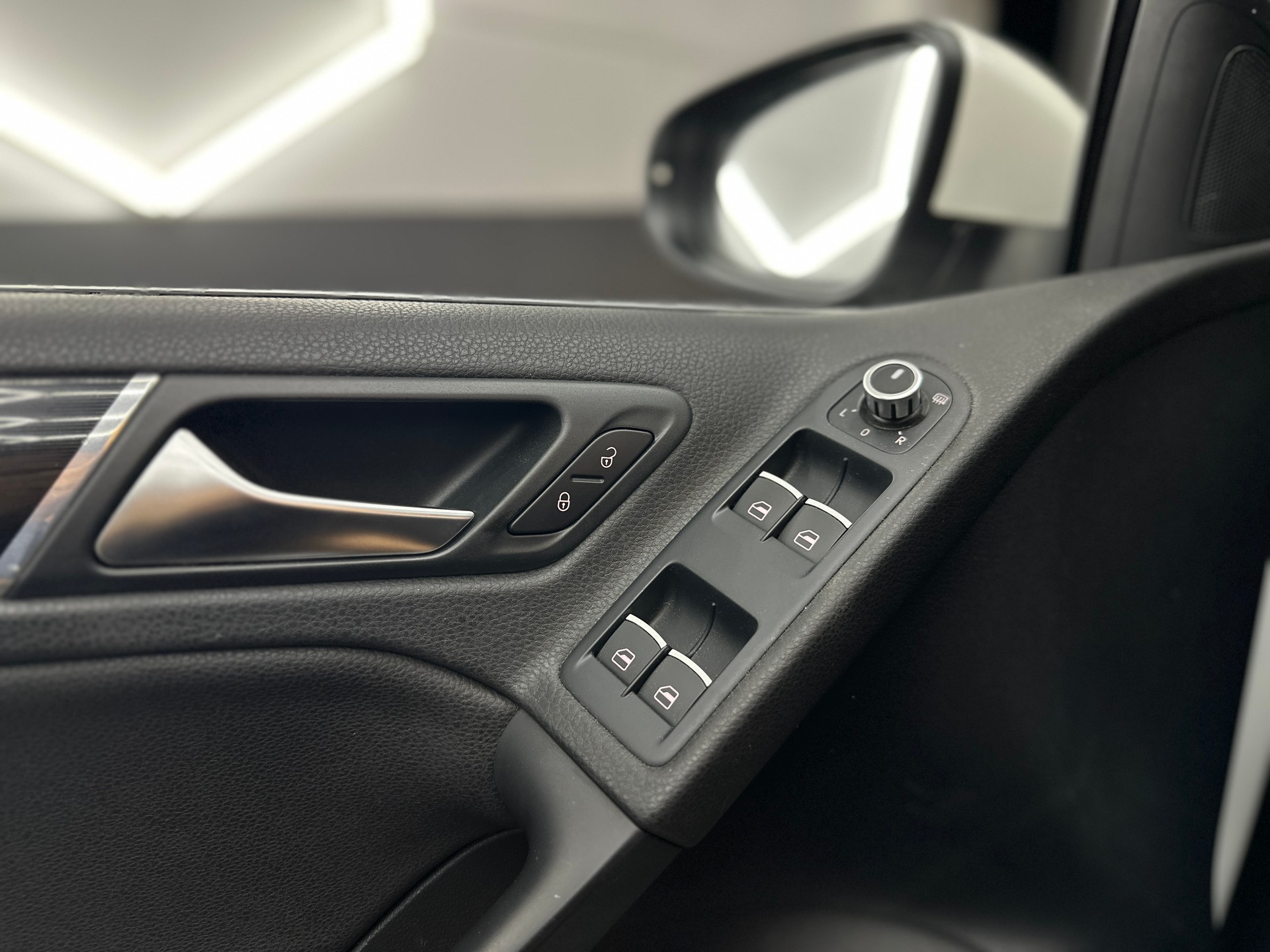 VW Golf Cabrio 1.2 TSI BlueMotion Technology-image-13