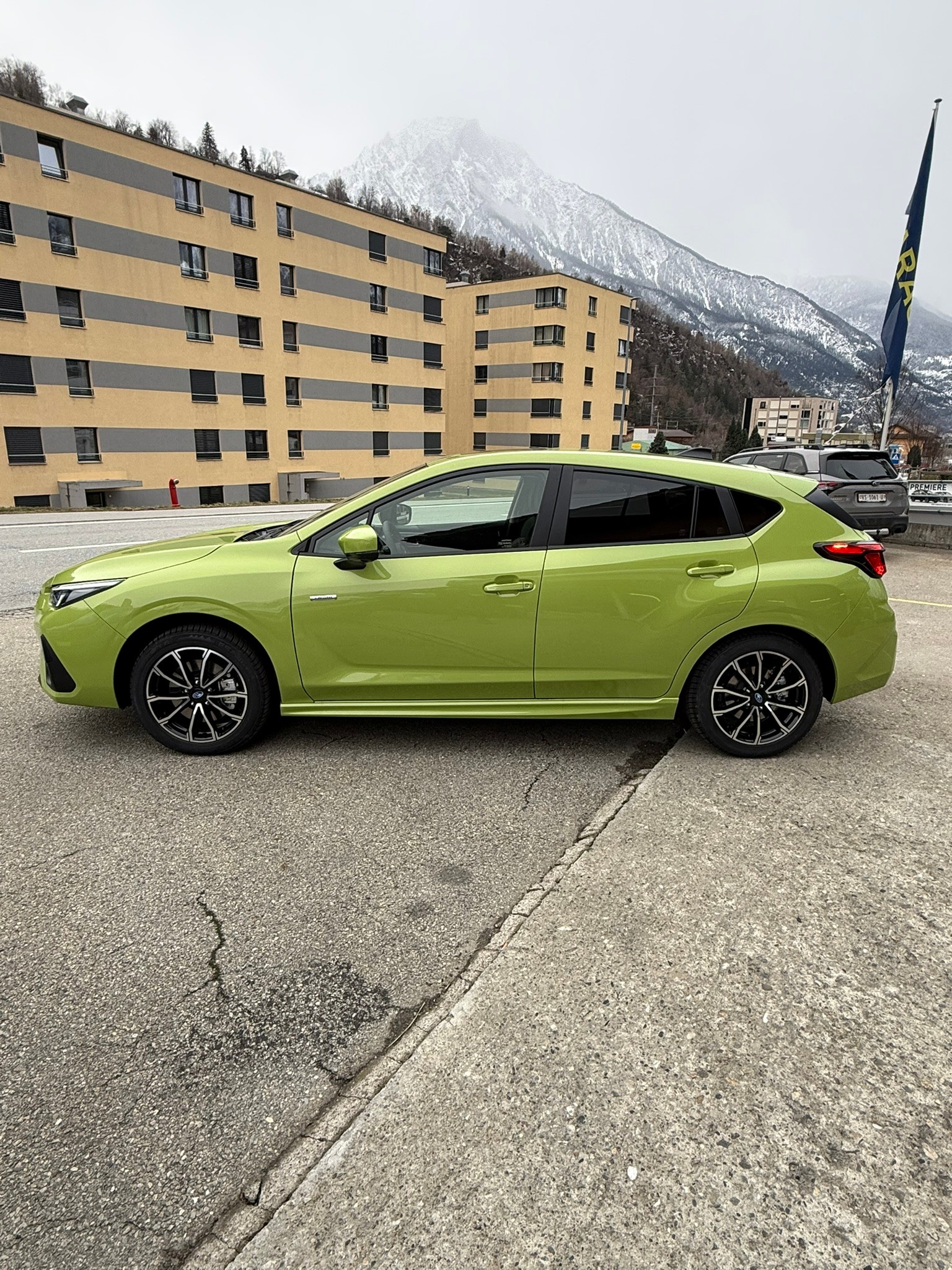 SUBARU Impreza 2.0i e-Boxer Luxury-image-1