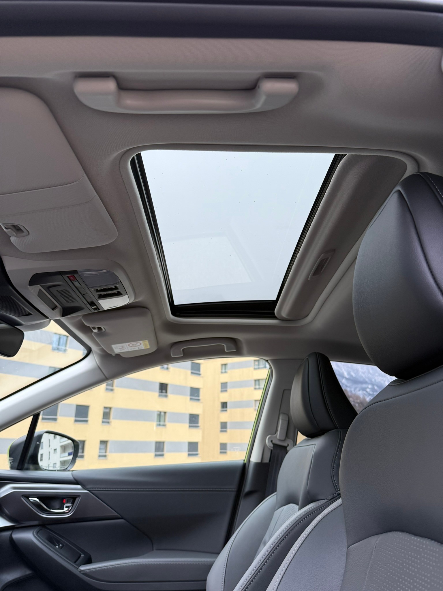 SUBARU Impreza 2.0i e-Boxer Luxury-image-9