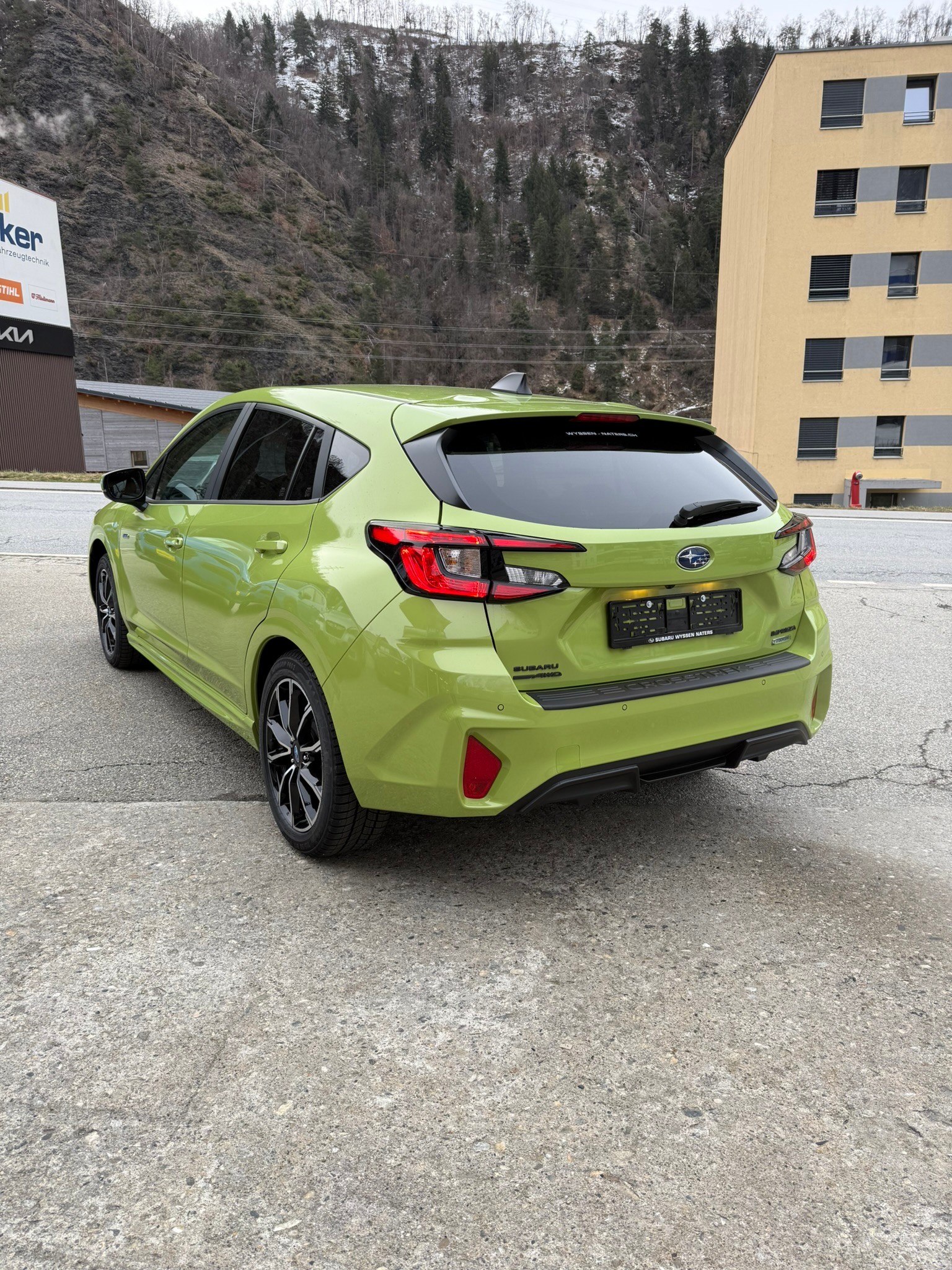 SUBARU Impreza 2.0i e-Boxer Luxury-image-2