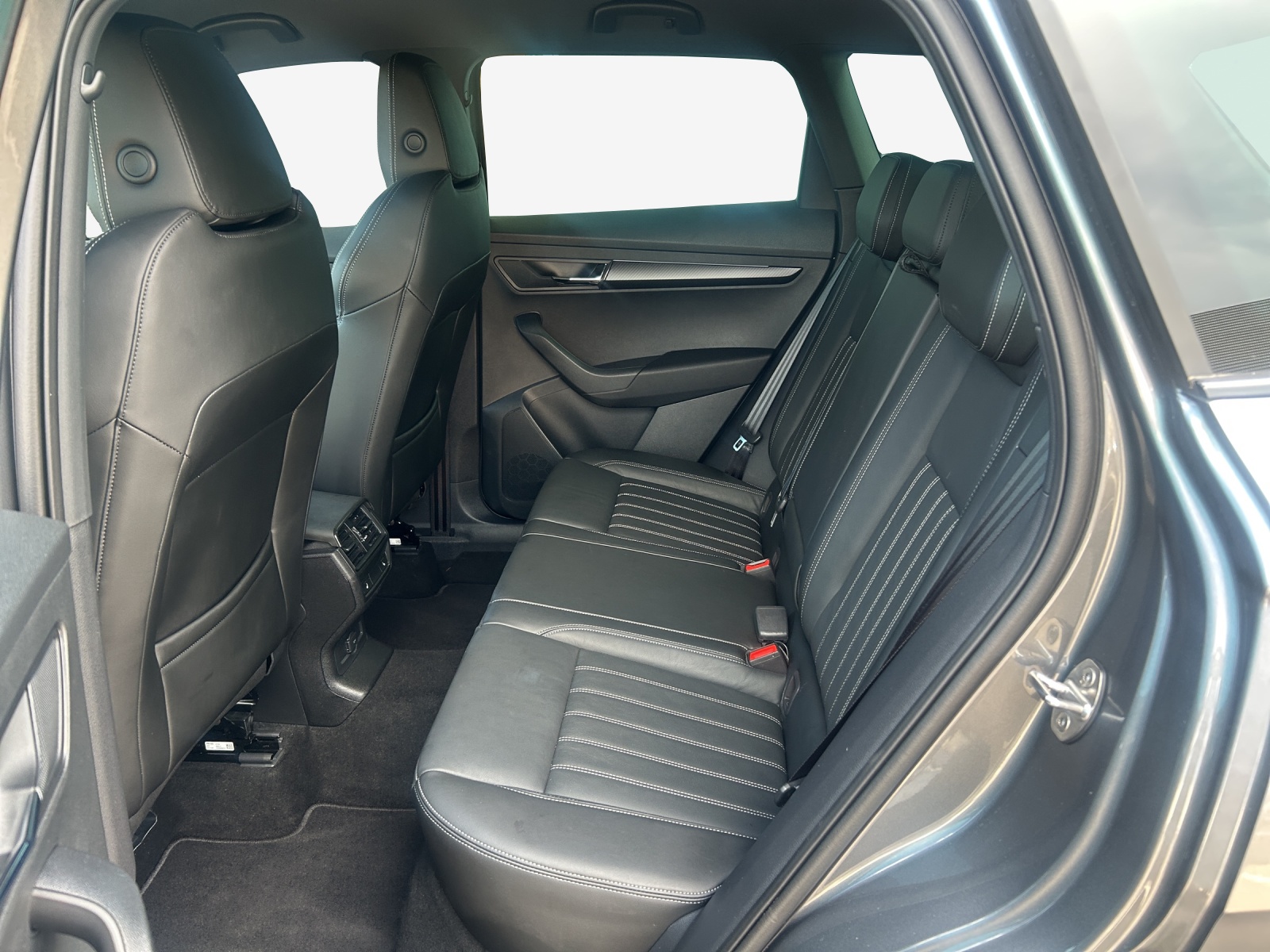SKODA Karoq 2.0 TSI SportLine 4x4 DSG-image-11