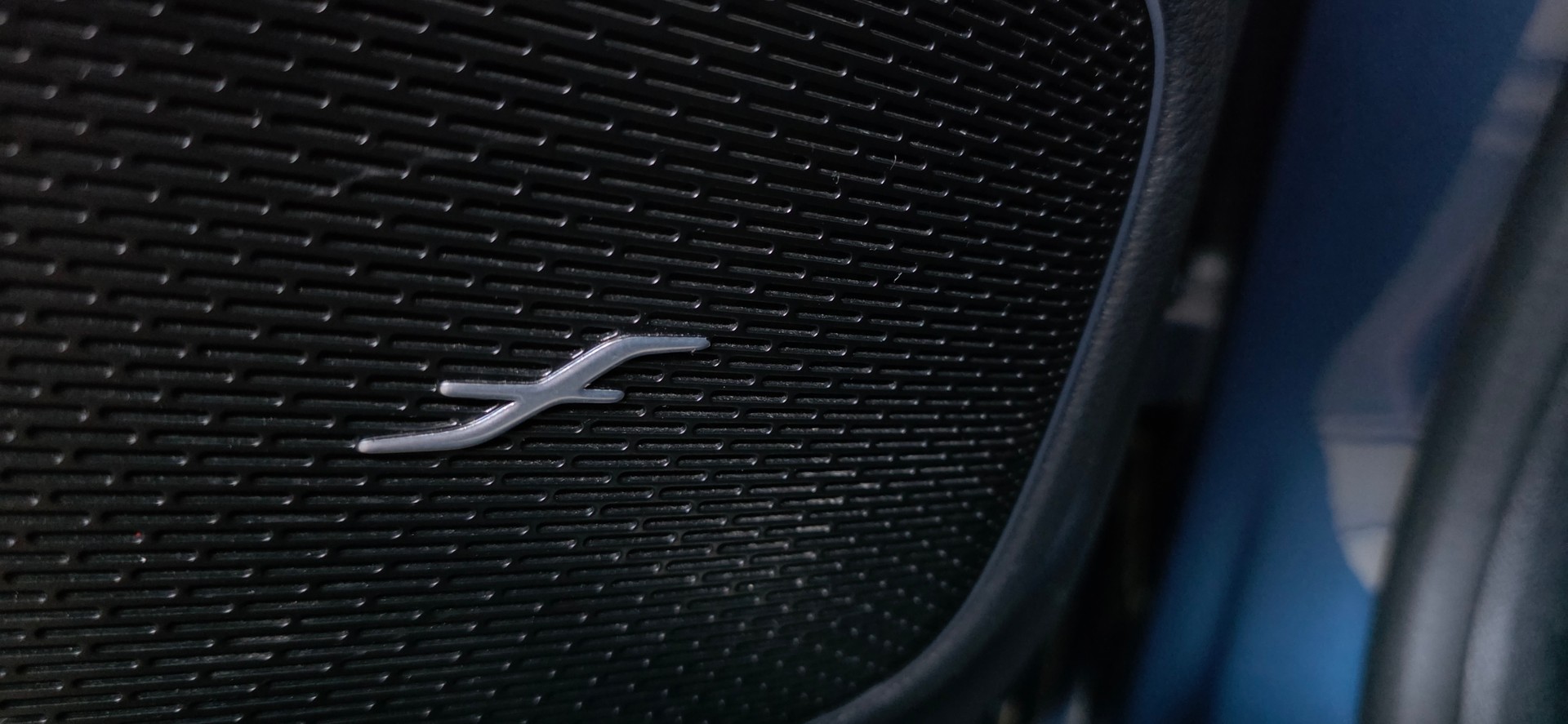 MERCEDES-BENZ A 250 4Matic AMG Line 4Matic 7G-DCT *PANORAMADACH*CH FAHRZEUG*360°Kamera*Ambiente*-image-16