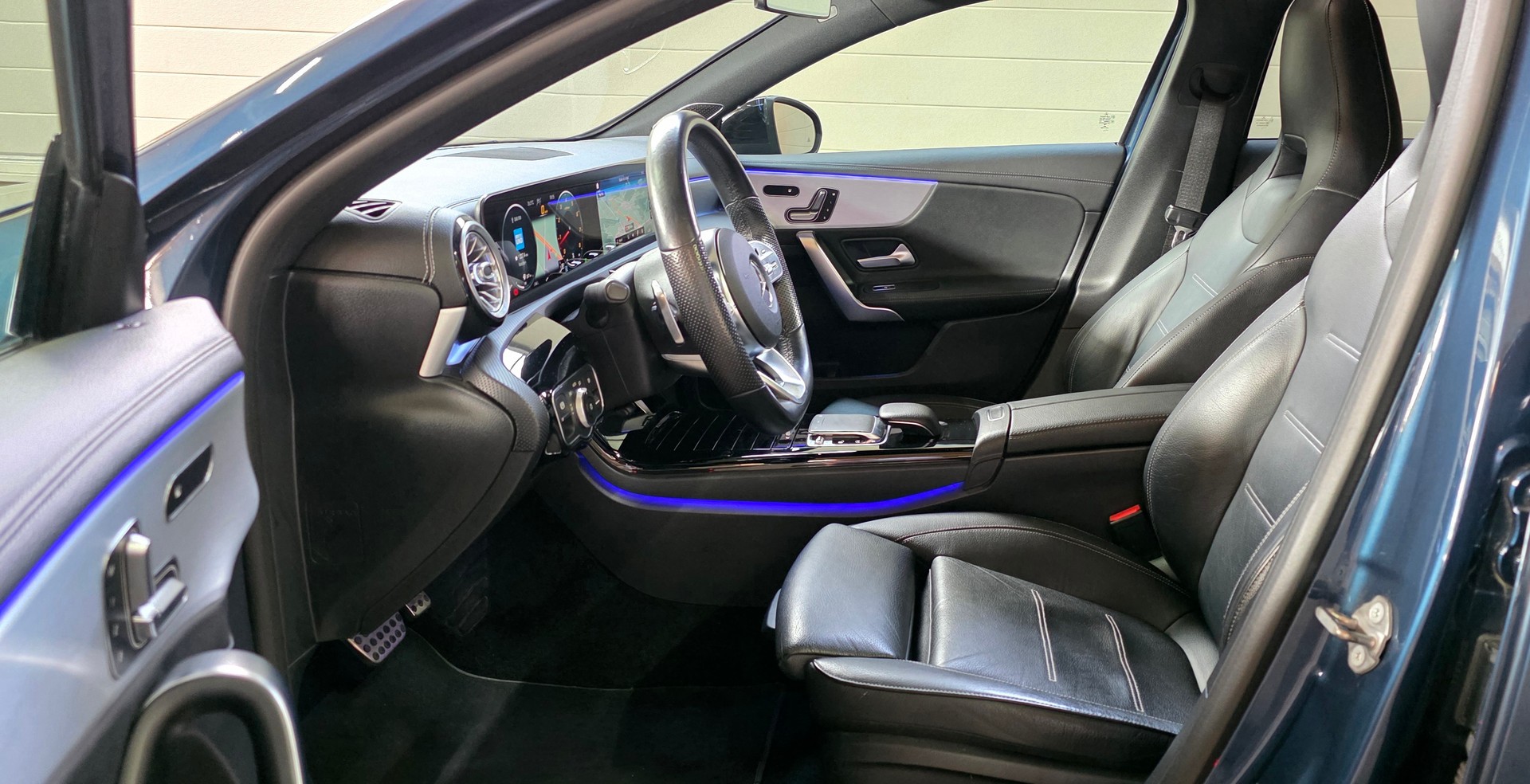 MERCEDES-BENZ A 250 4Matic AMG Line 4Matic 7G-DCT *PANORAMADACH*CH FAHRZEUG*360°Kamera*Ambiente*-image-8