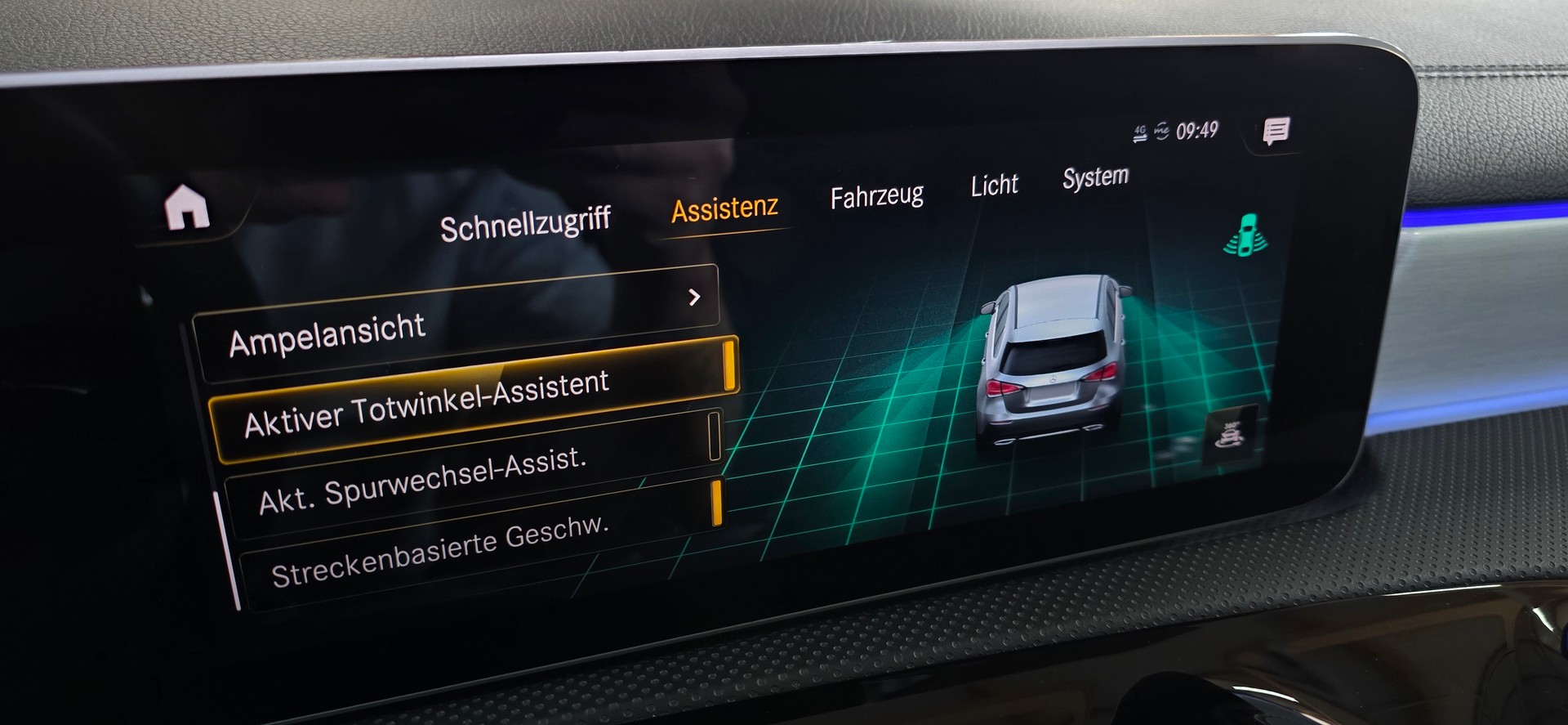 MERCEDES-BENZ A 250 4Matic AMG Line 4Matic 7G-DCT *PANORAMADACH*CH FAHRZEUG*360°Kamera*Ambiente*-image-21
