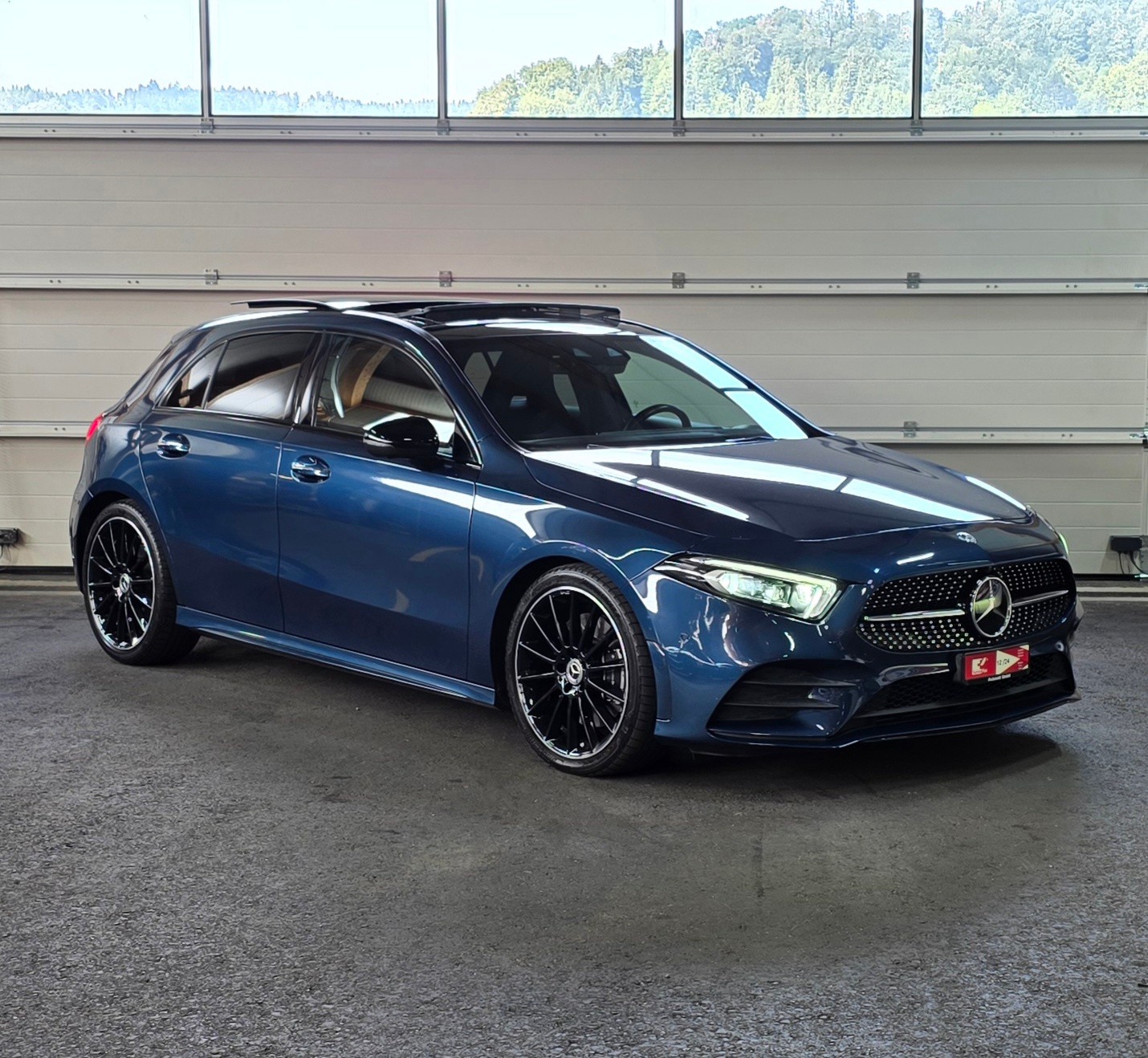 MERCEDES-BENZ A 250 4Matic AMG Line 4Matic 7G-DCT *PANORAMADACH*CH FAHRZEUG*360°Kamera*Ambiente*-image-6