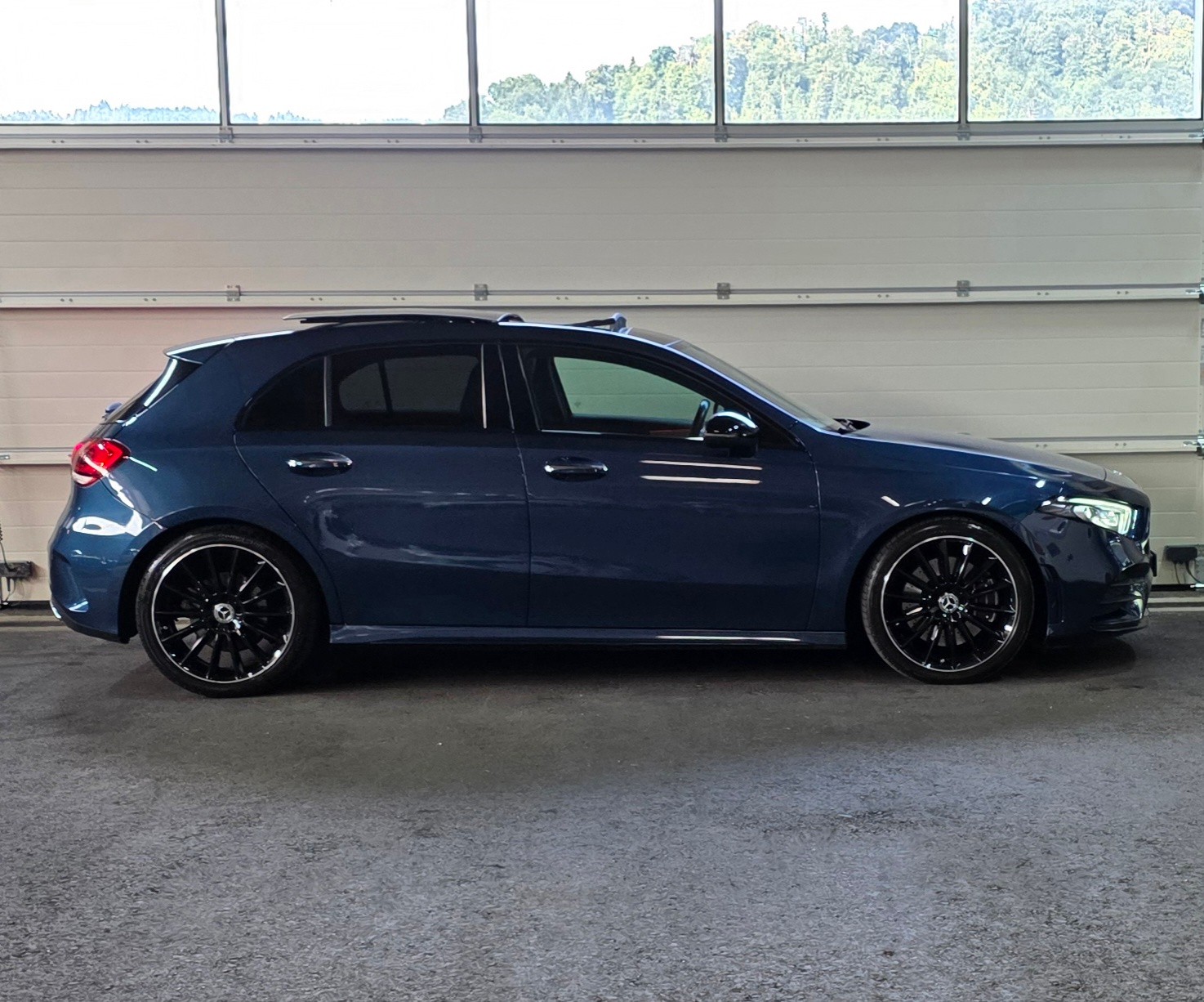 MERCEDES-BENZ A 250 4Matic AMG Line 4Matic 7G-DCT *PANORAMADACH*CH FAHRZEUG*360°Kamera*Ambiente*-image-5