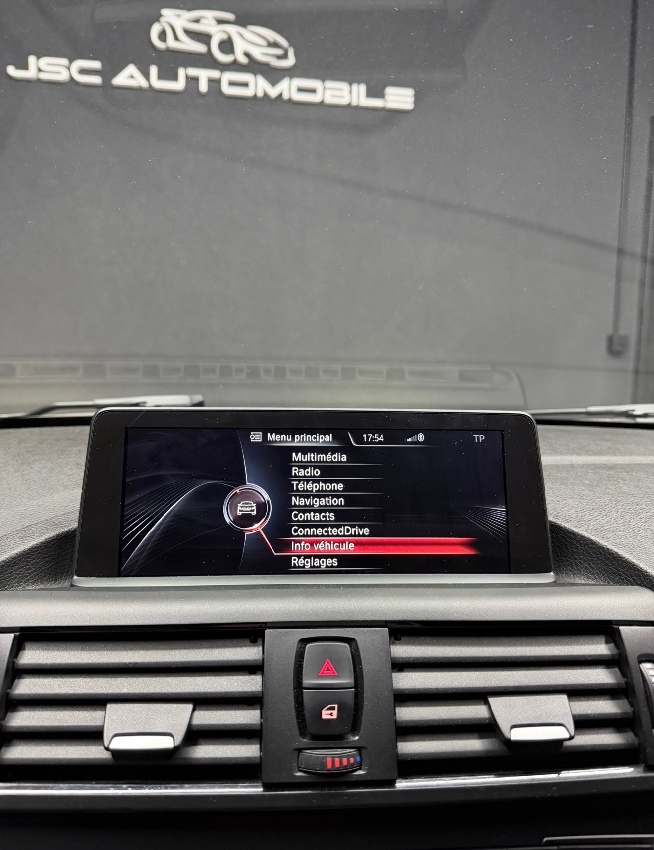 BMW 116i Sport Line Steptronic-image-9