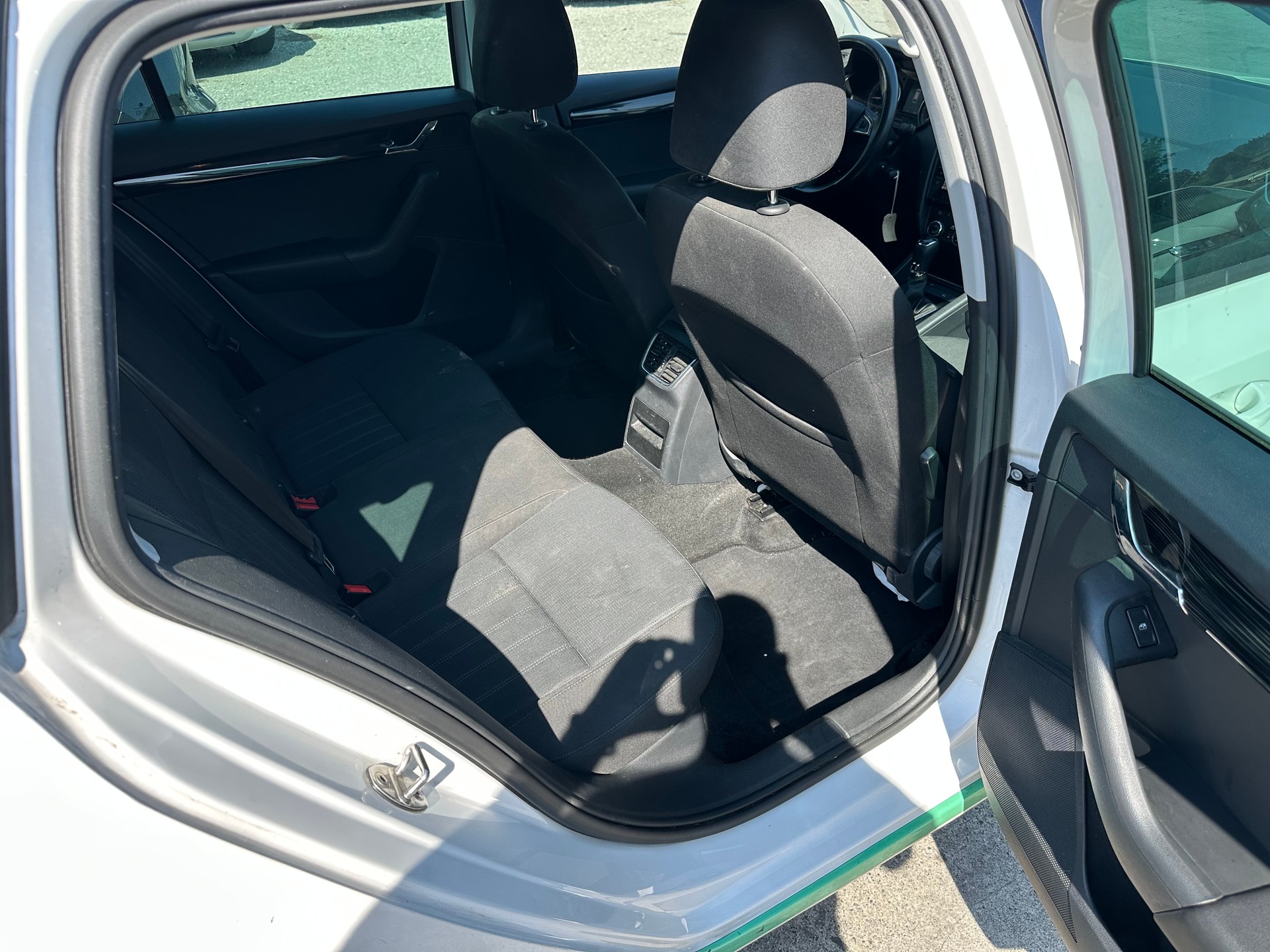 SKODA Octavia Combi 2.0 TDI Style DSG-image-12