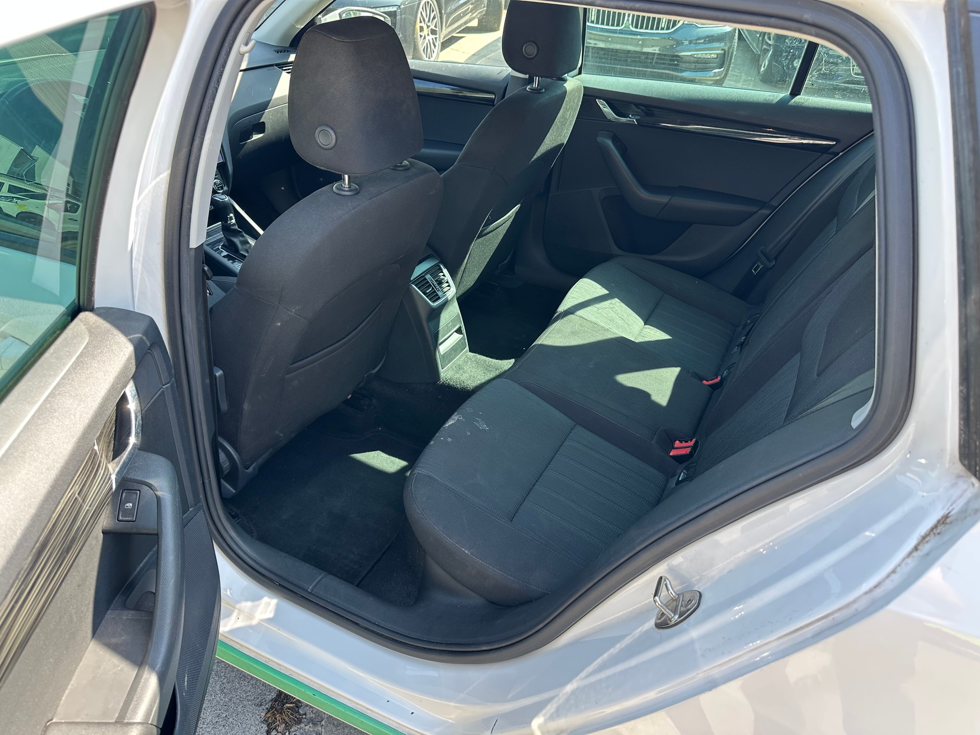 SKODA Octavia Combi 2.0 TDI Style DSG-image-9
