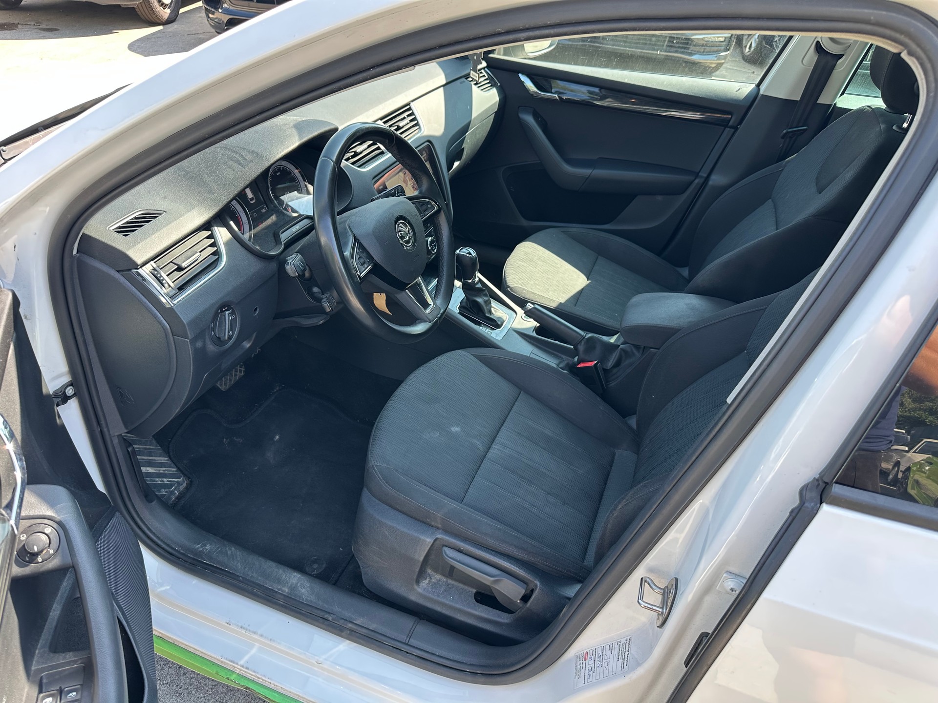 SKODA Octavia Combi 2.0 TDI Style DSG-image-8