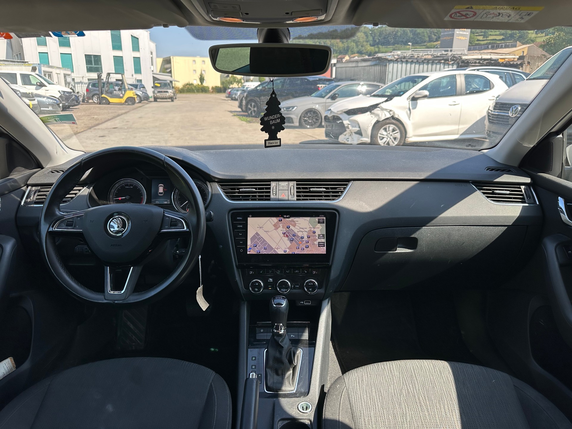SKODA Octavia Combi 2.0 TDI Style DSG-image-11