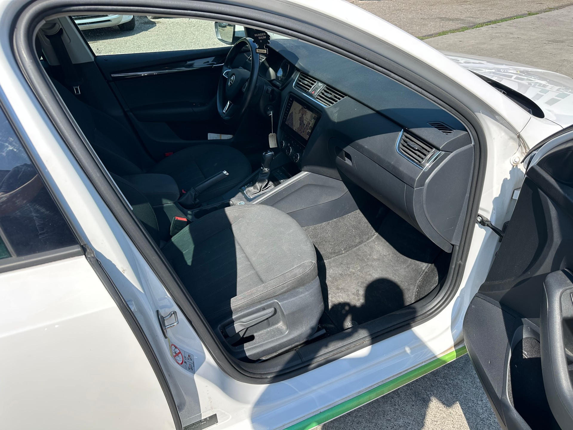 SKODA Octavia Combi 2.0 TDI Style DSG-image-10