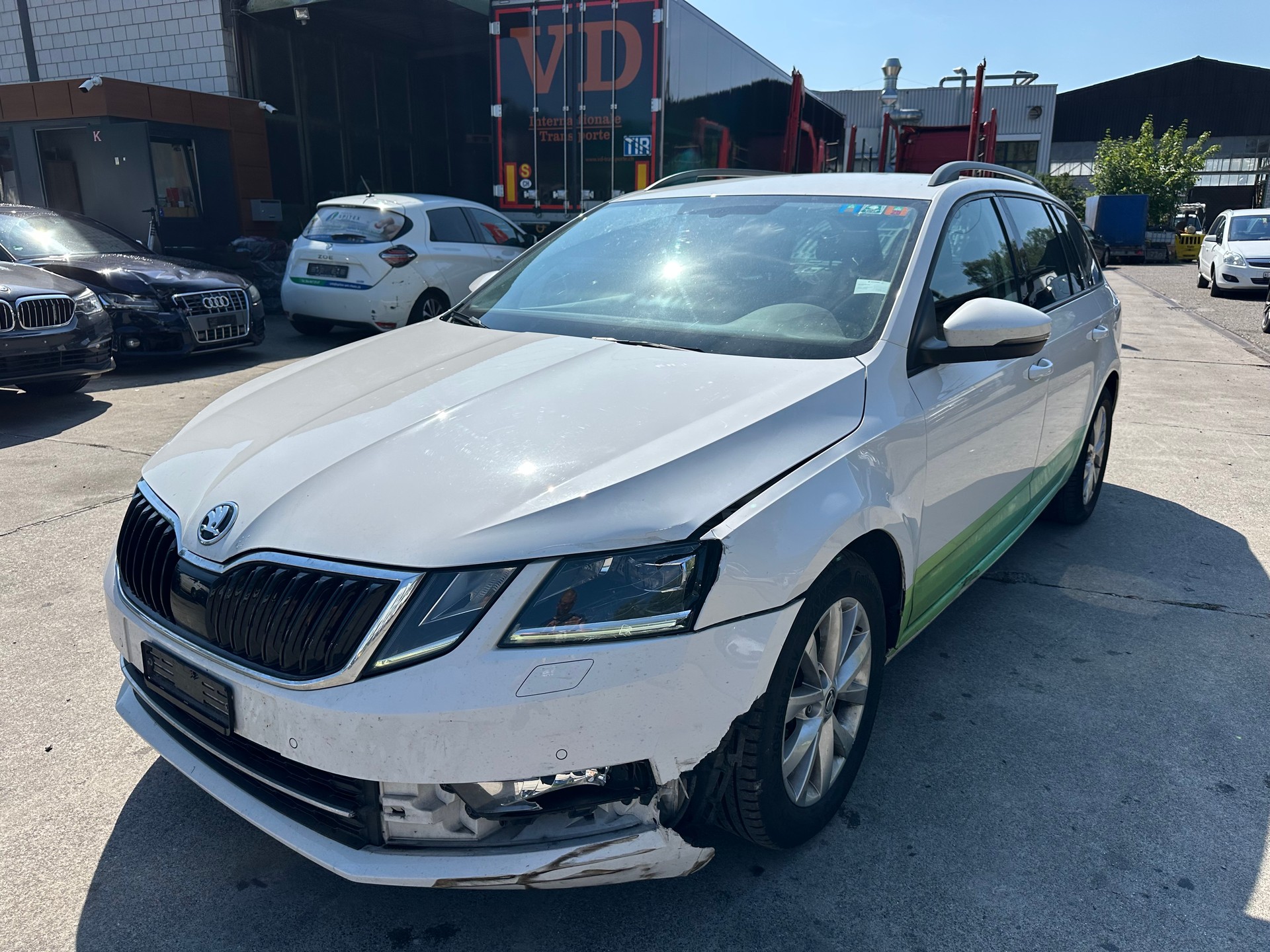 SKODA Octavia Combi 2.0 TDI Style DSG-image-5