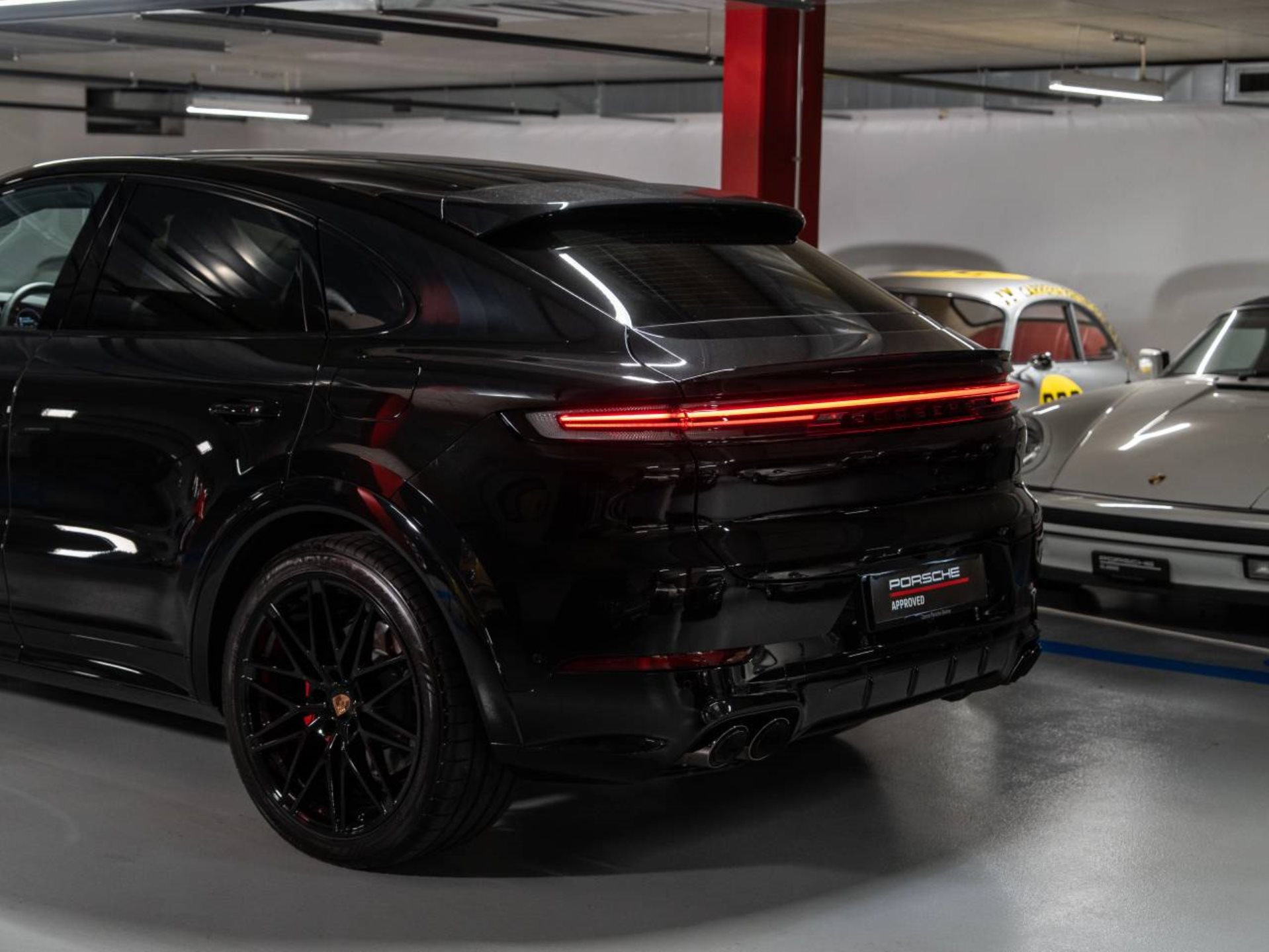 PORSCHE Cayenne S E-Hybrid Coupé Black Edition-image-21