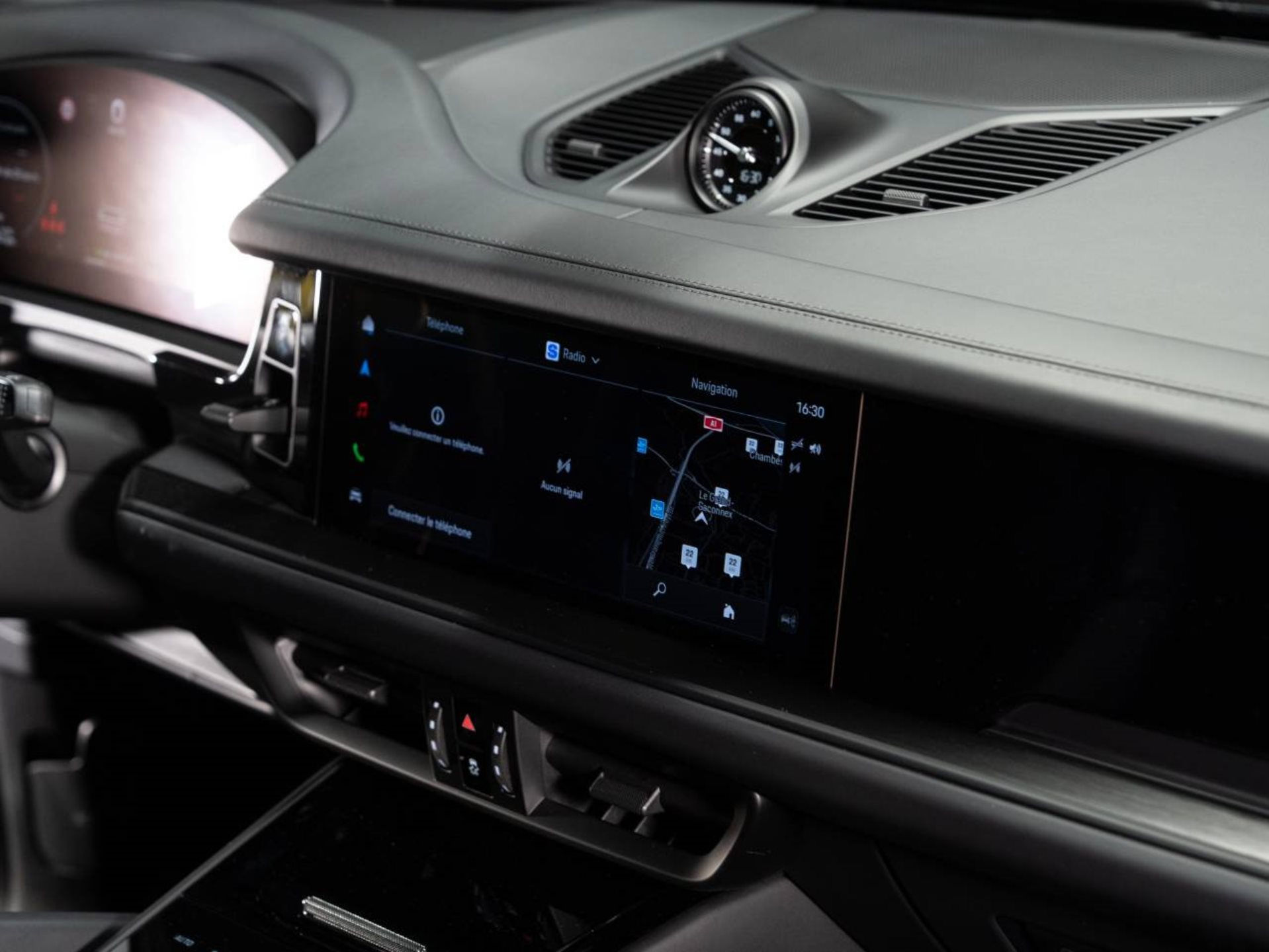 PORSCHE Cayenne S E-Hybrid Coupé Black Edition-image-11