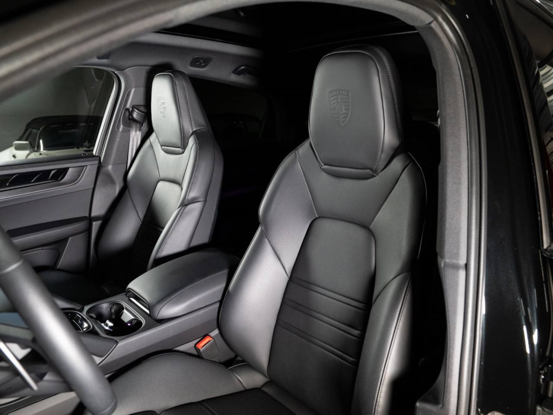 PORSCHE Cayenne S E-Hybrid Coupé Black Edition-image-4