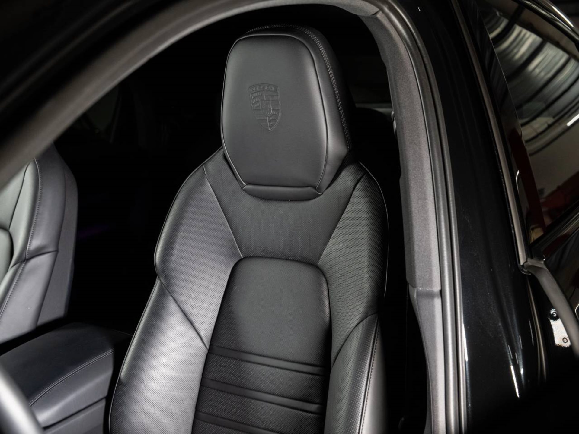 PORSCHE Cayenne S E-Hybrid Coupé Black Edition-image-15