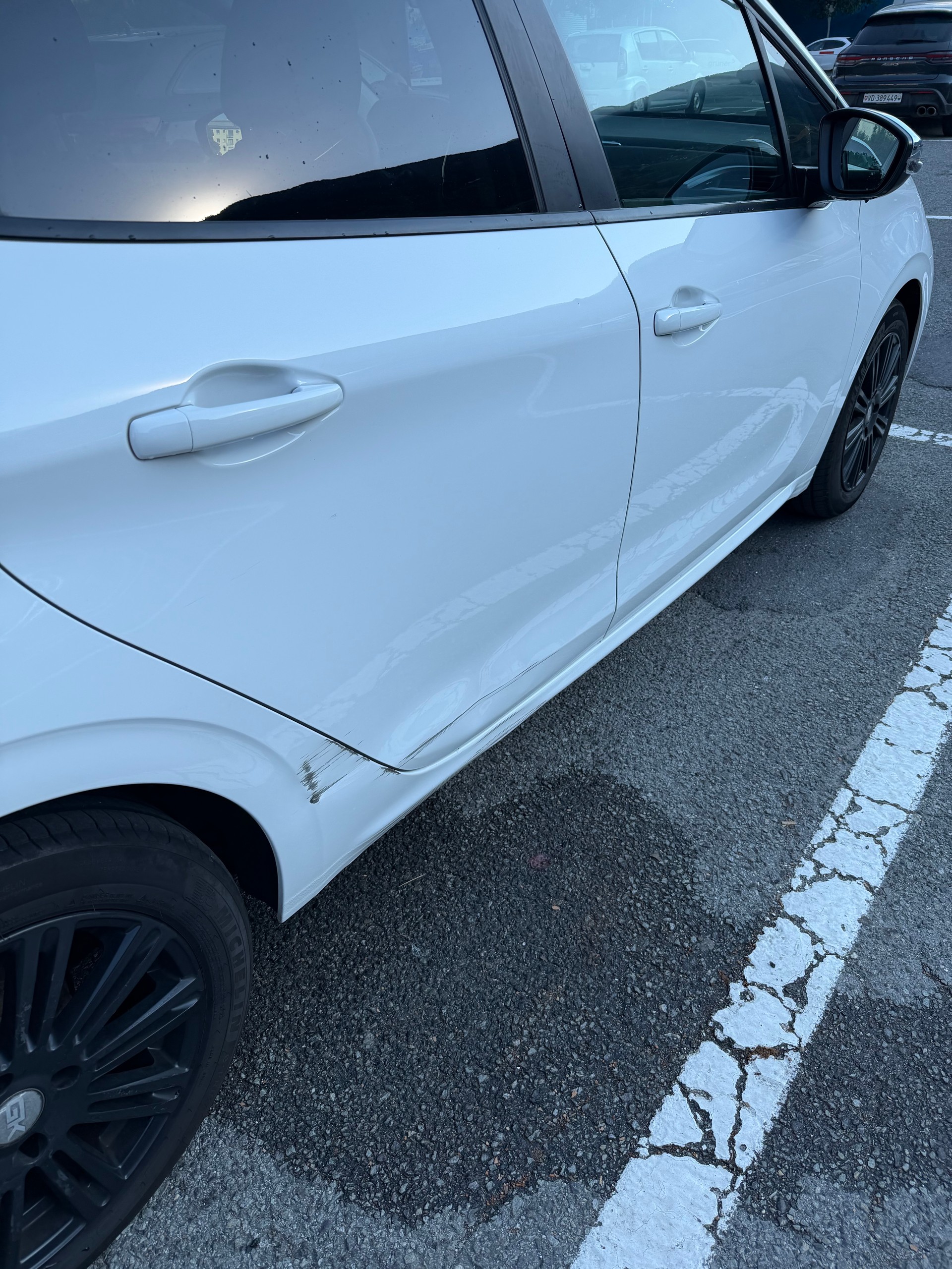 PEUGEOT 1.2 VTI STYLE-image-3