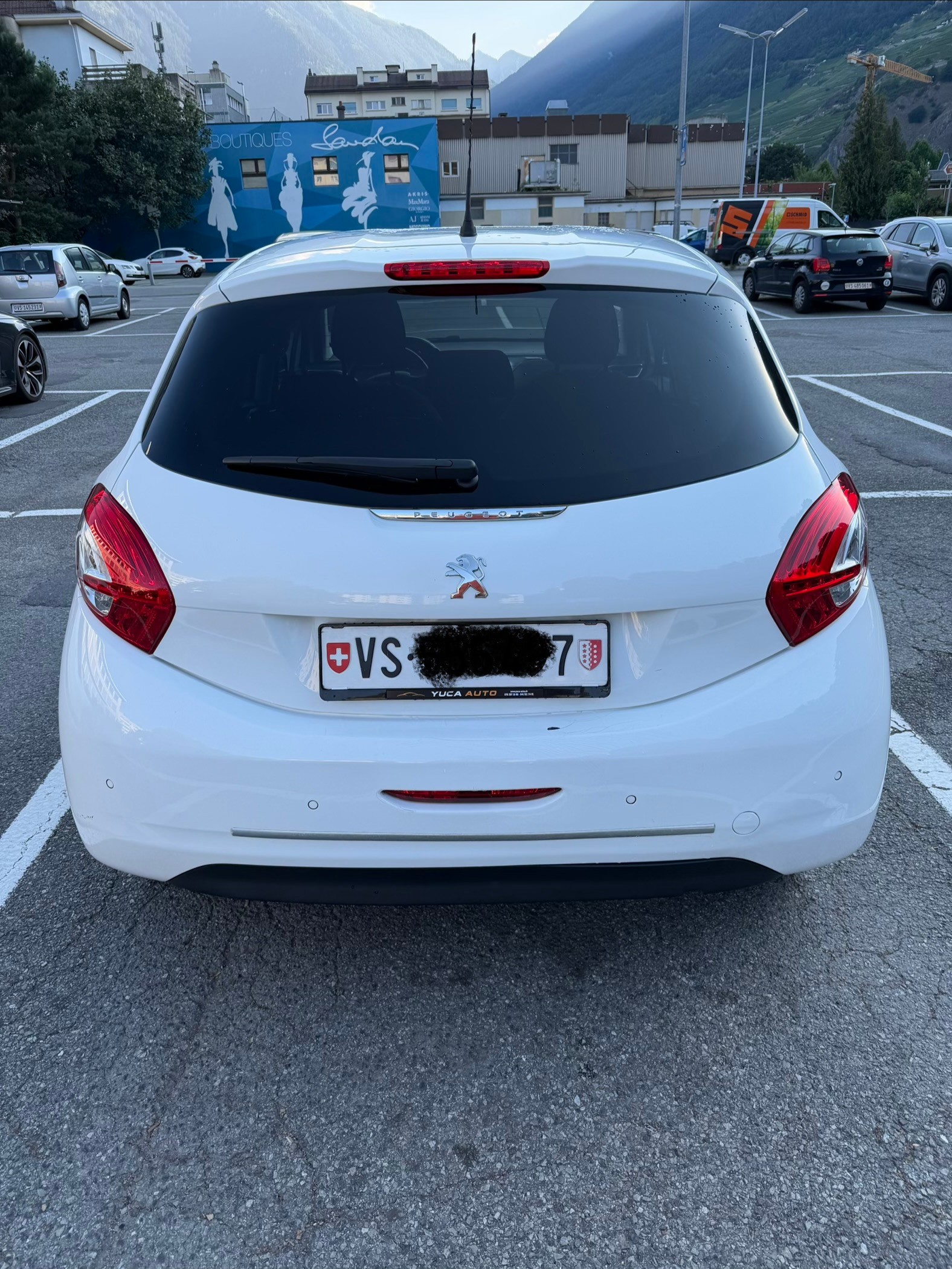 PEUGEOT 1.2 VTI STYLE-image-2