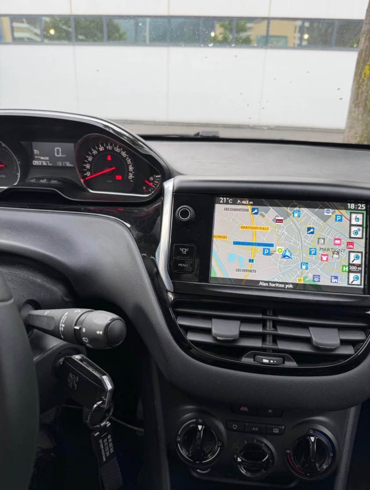 PEUGEOT 1.2 VTI STYLE-image-4