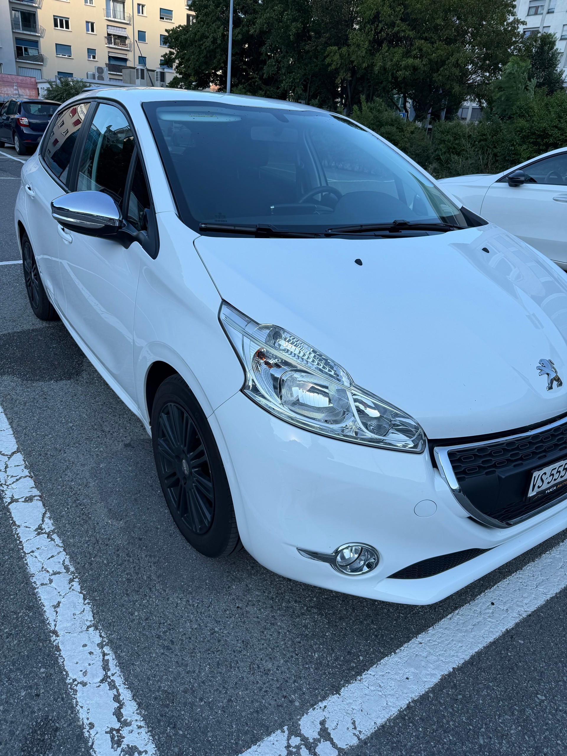 PEUGEOT 1.2 VTI STYLE-image-1