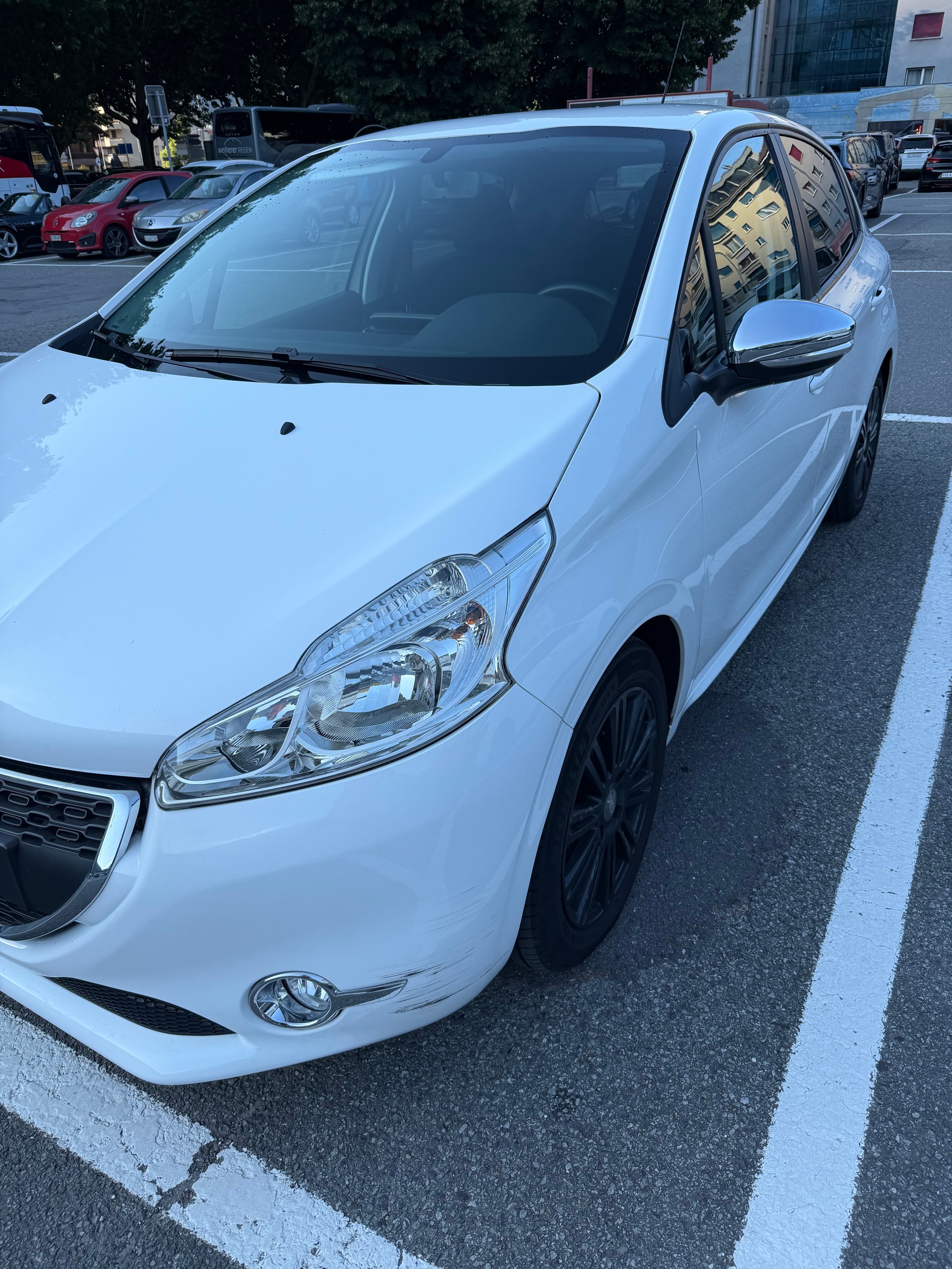 PEUGEOT 1.2 VTI STYLE-image-0