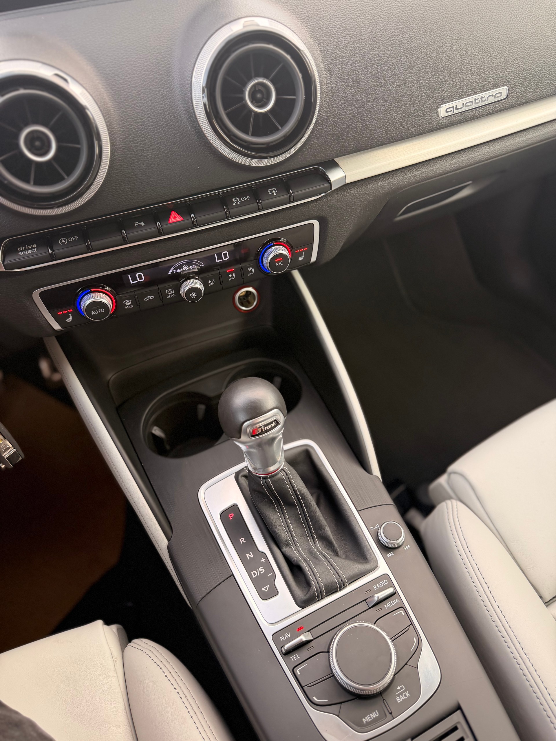 AUDI S3 Sportback 2.0 TFSI quattro S-tronic-image-23