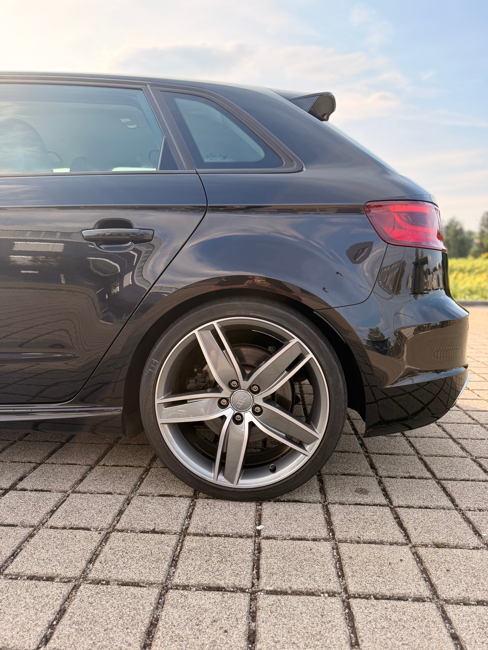 AUDI S3 Sportback 2.0 TFSI quattro S-tronic-image-14