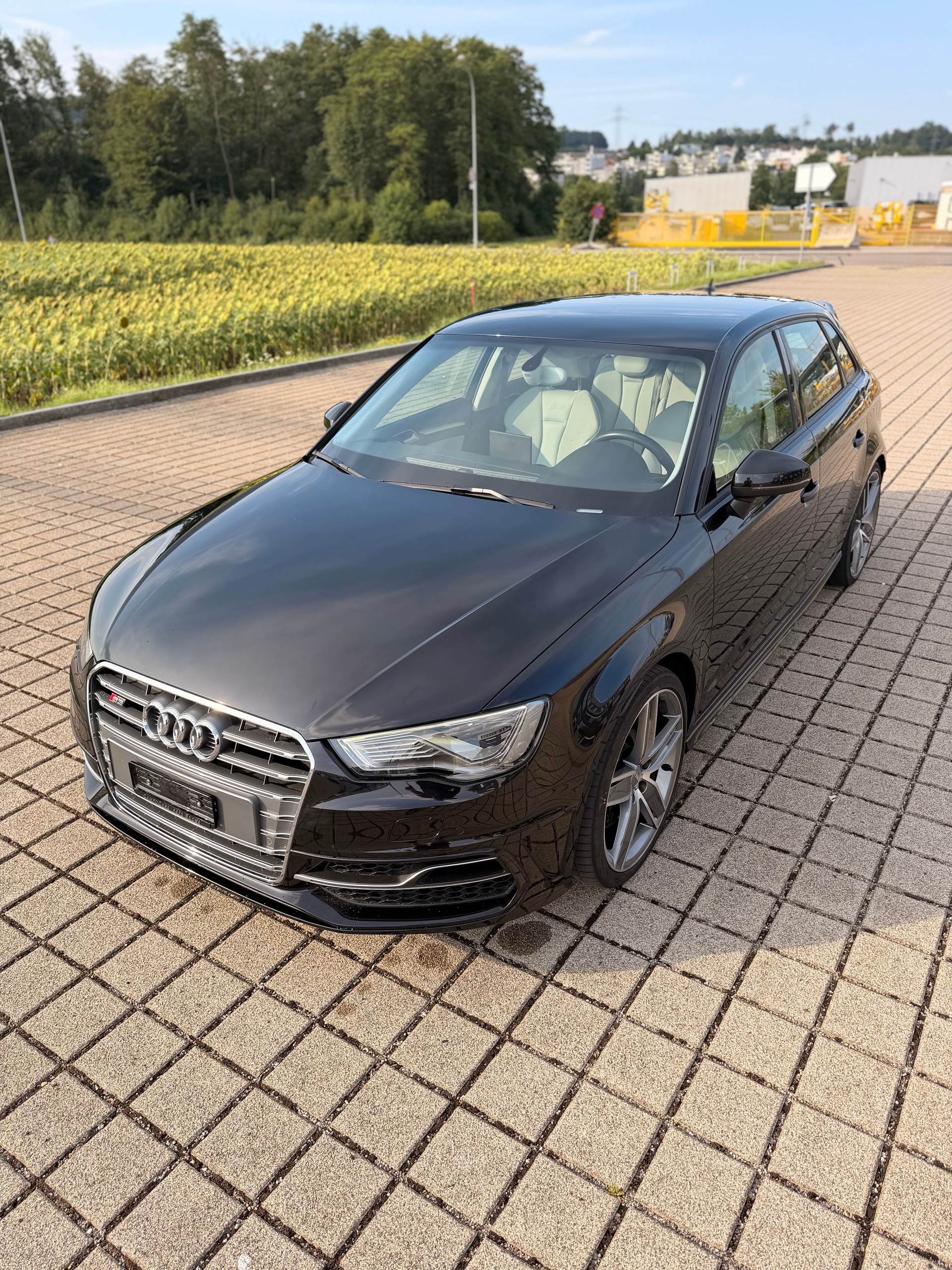AUDI S3 Sportback 2.0 TFSI quattro S-tronic-showroom-element-1