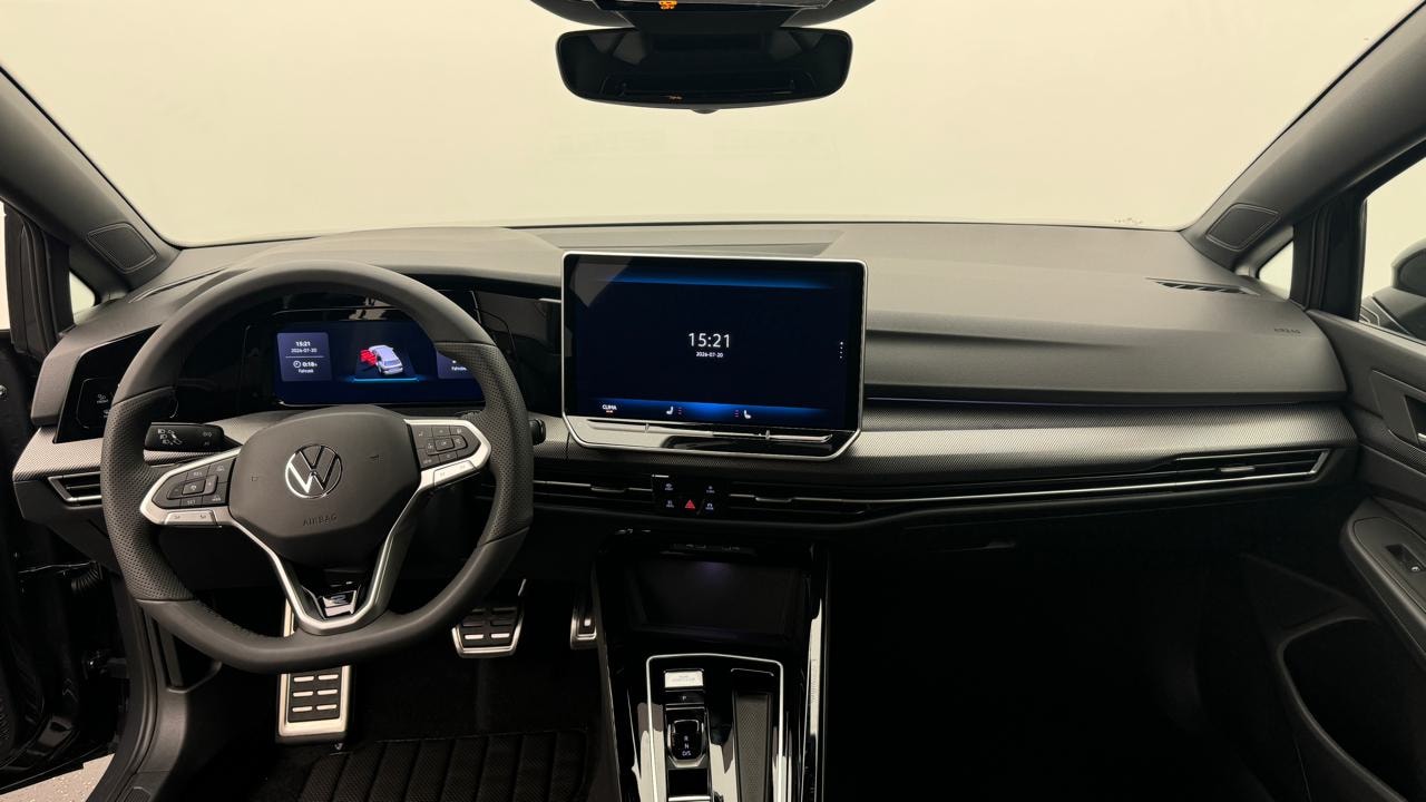 VW Golf VIII Variant 1.5 eTSI mHEV R-Line-image-5