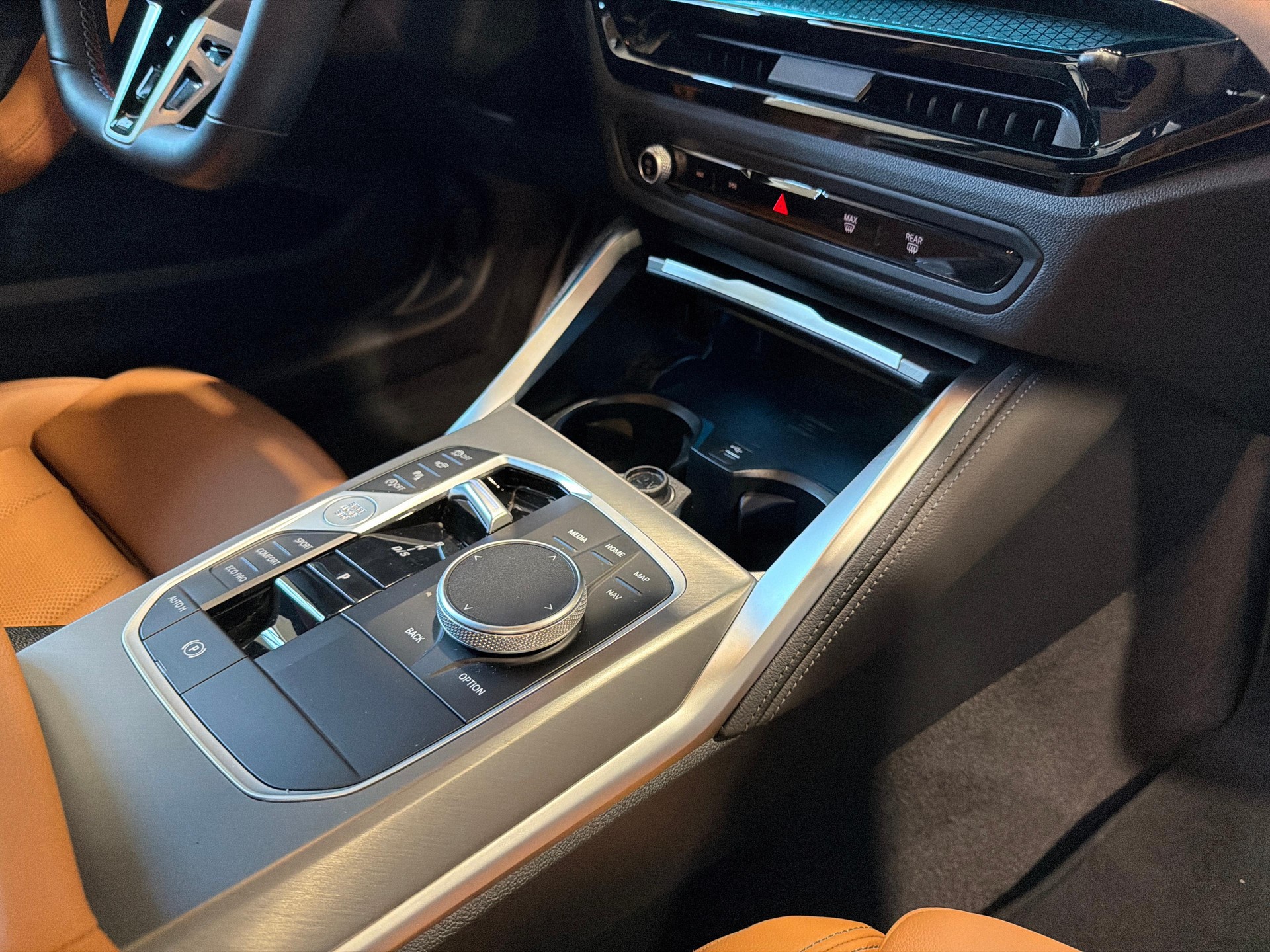 BMW M240i xDrive Coupé-image-16