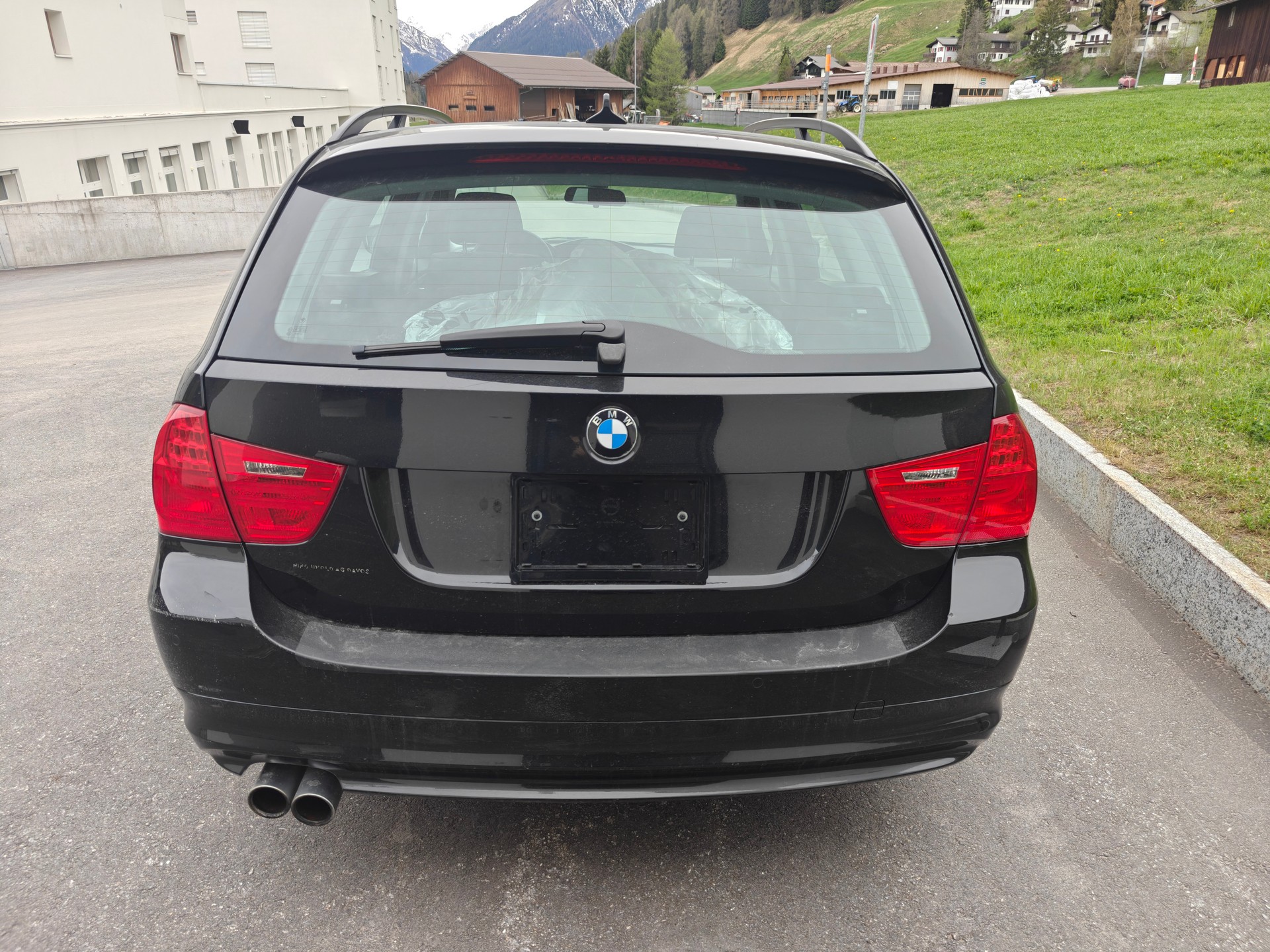 BMW 325i xDrive-image-2