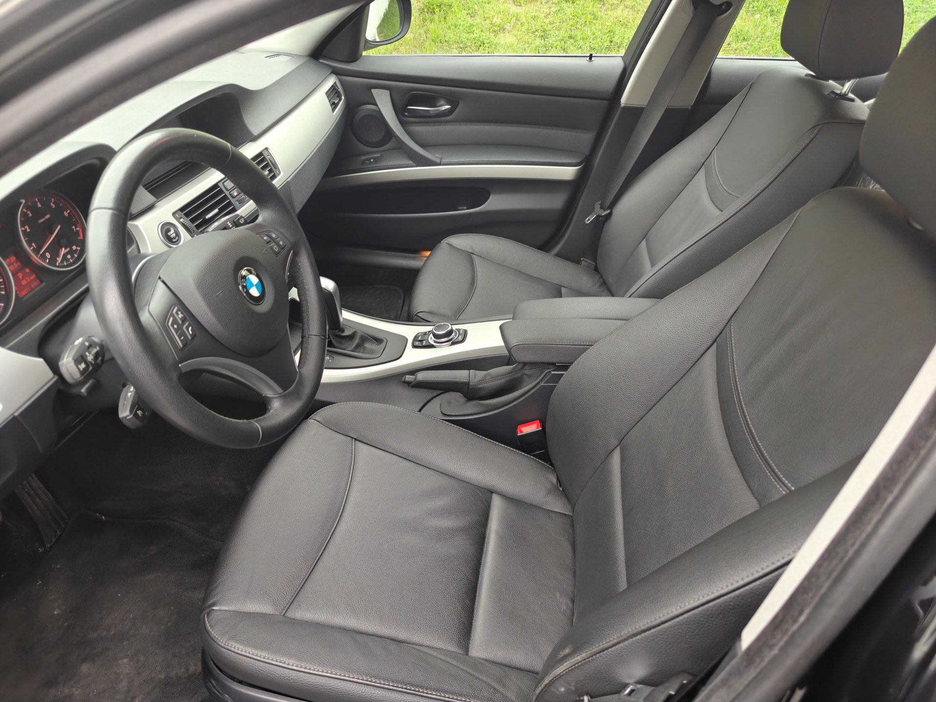 BMW 325i xDrive-image-4