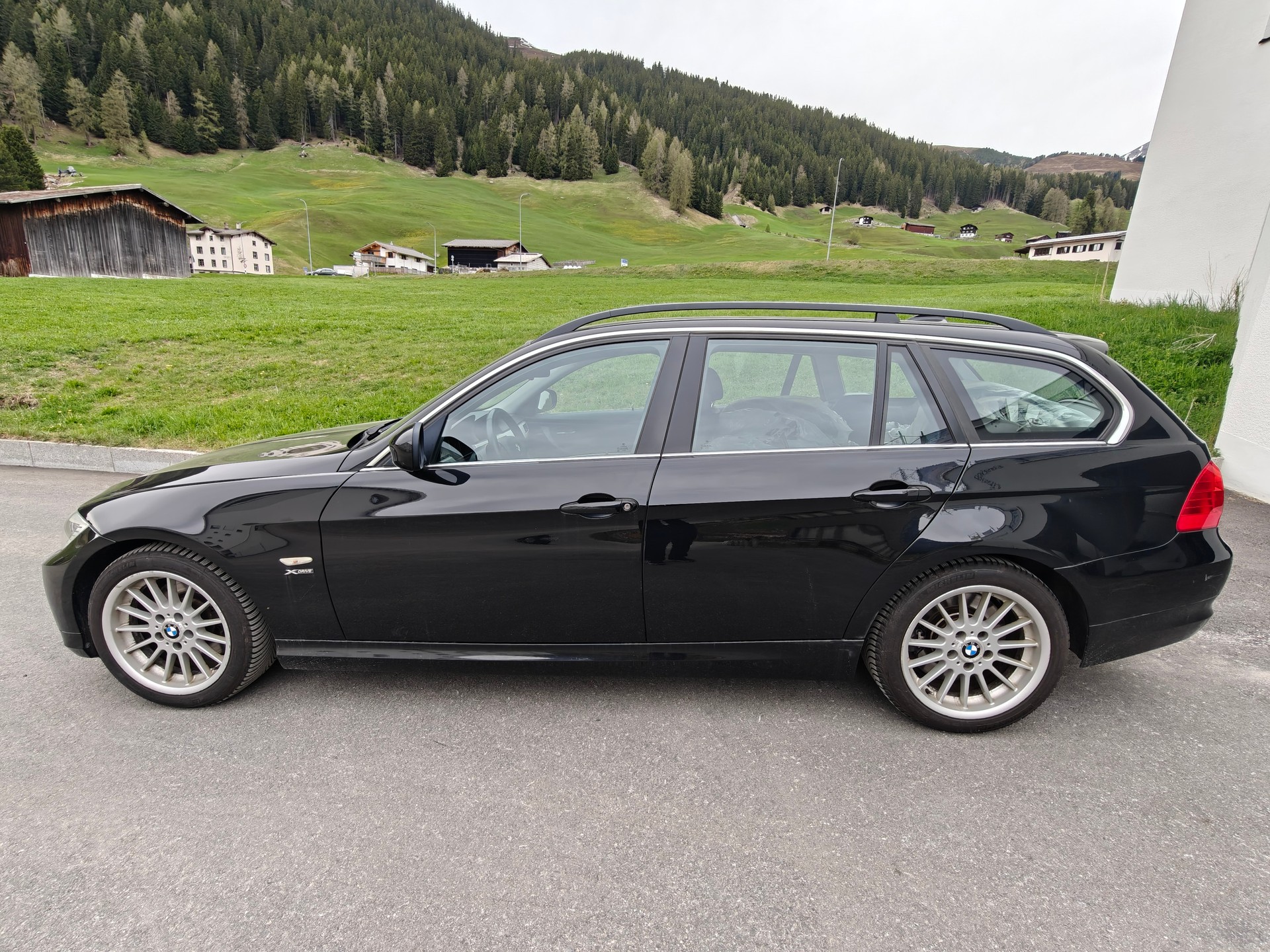 BMW 325i xDrive-image-3