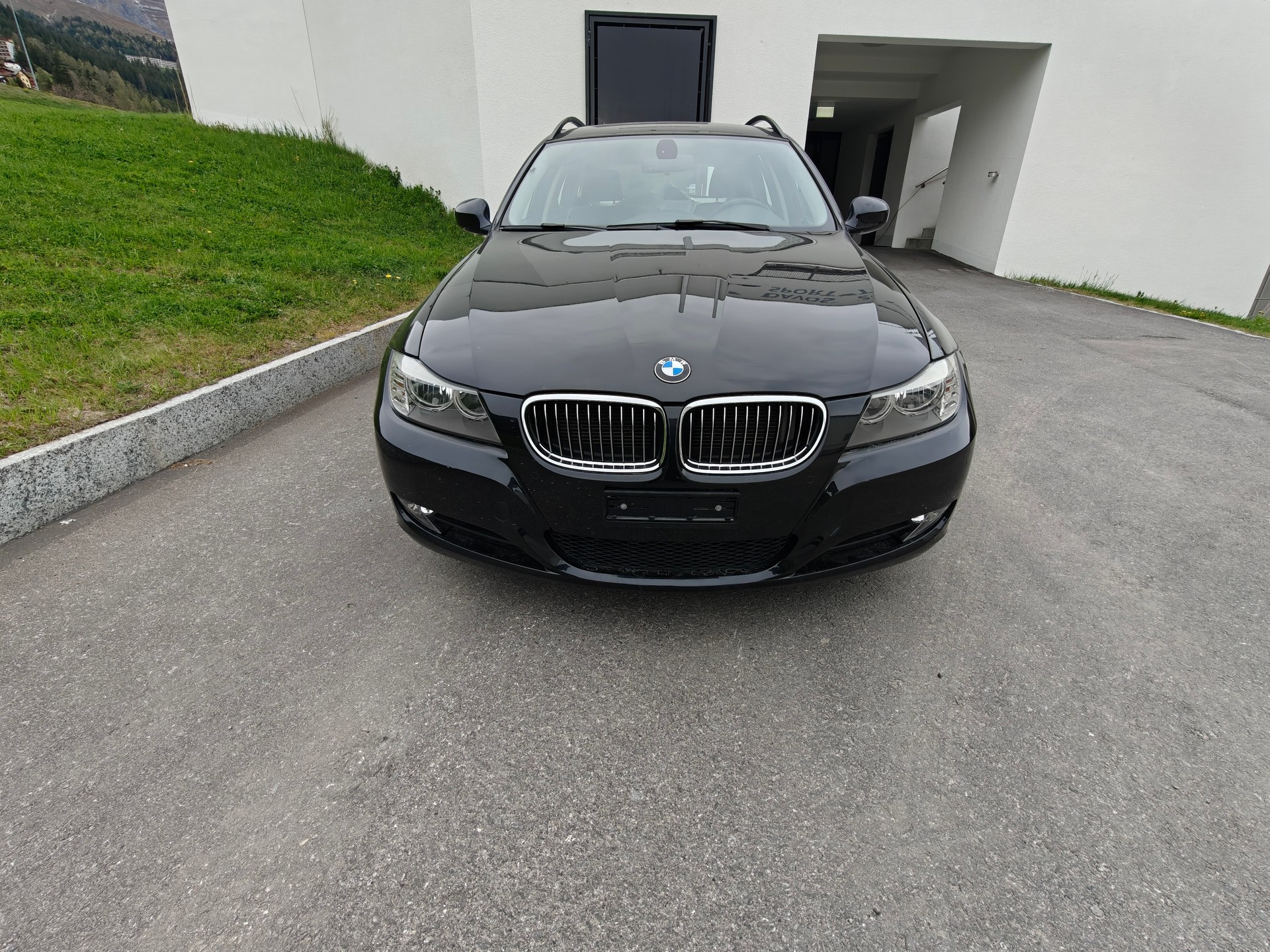 BMW 325i xDrive-image-0
