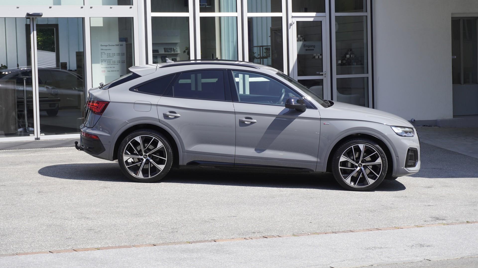 AUDI Q5 Sportback 55 TFSI e PHEV Black Edition quattro S-tronic-image-6