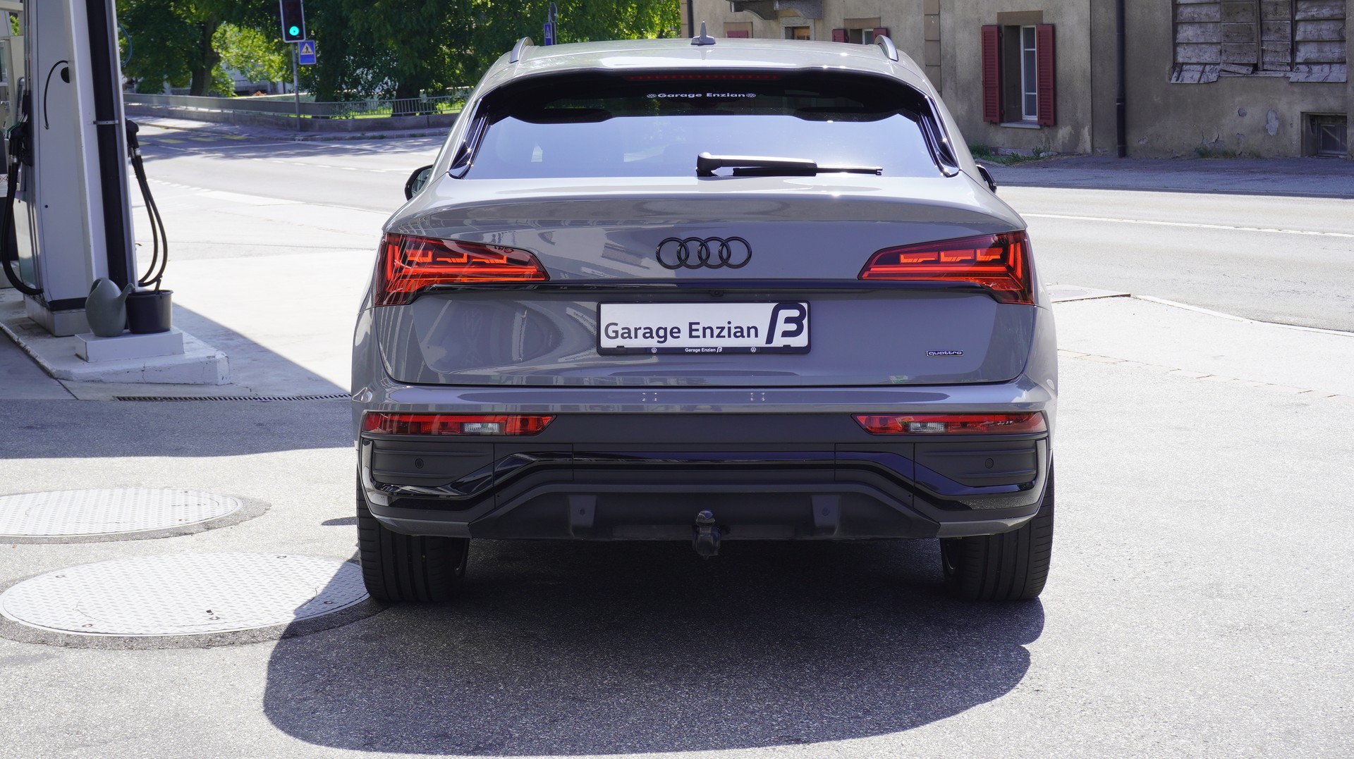 AUDI Q5 Sportback 55 TFSI e PHEV Black Edition quattro S-tronic-image-9