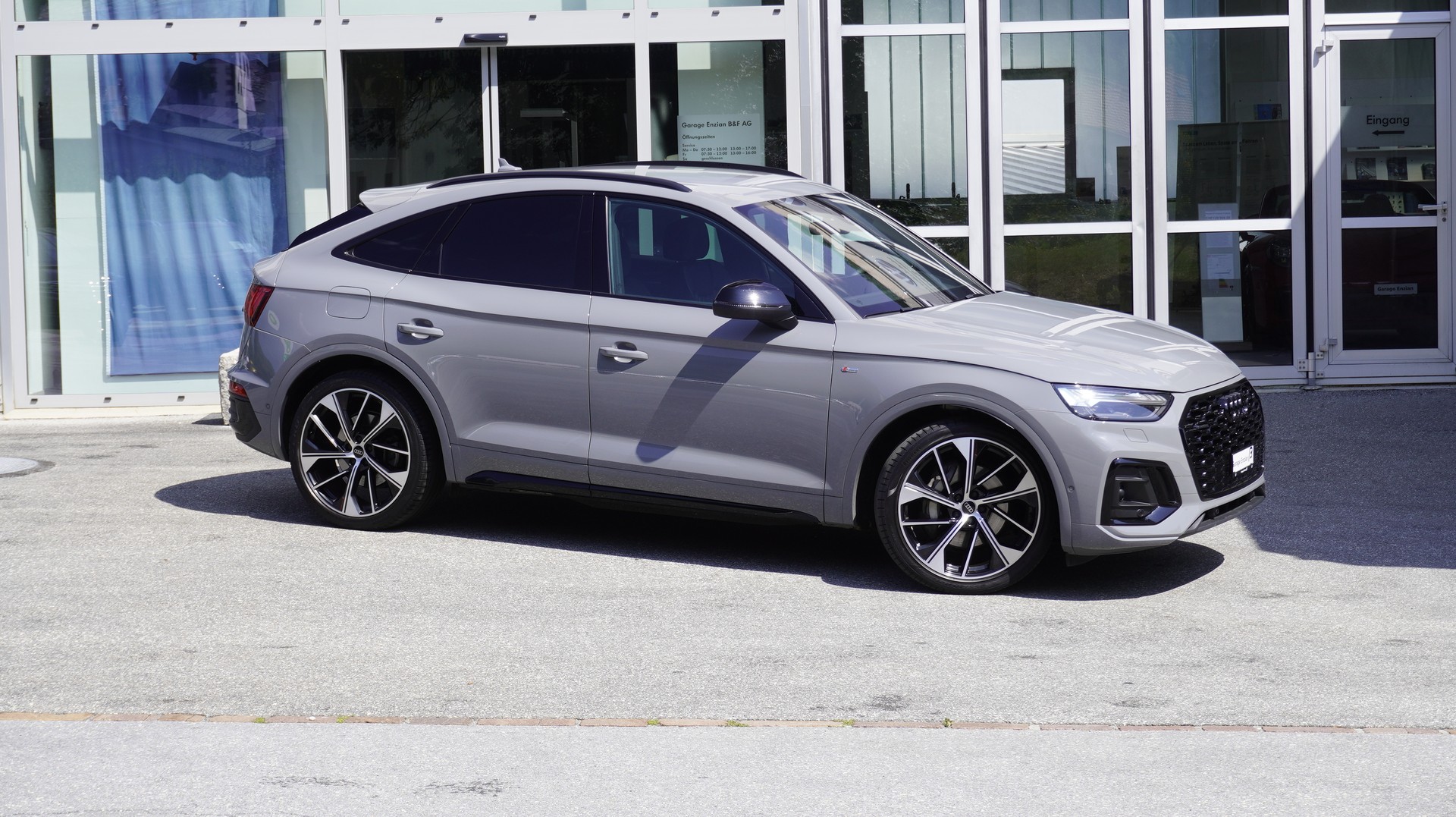 AUDI Q5 Sportback 55 TFSI e PHEV Black Edition quattro S-tronic-image-5