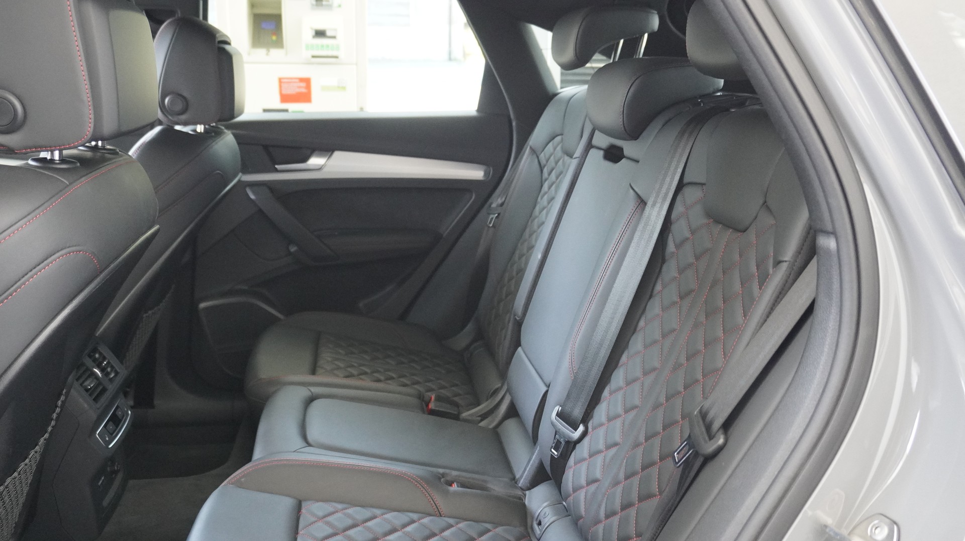 AUDI Q5 Sportback 55 TFSI e PHEV Black Edition quattro S-tronic-image-4