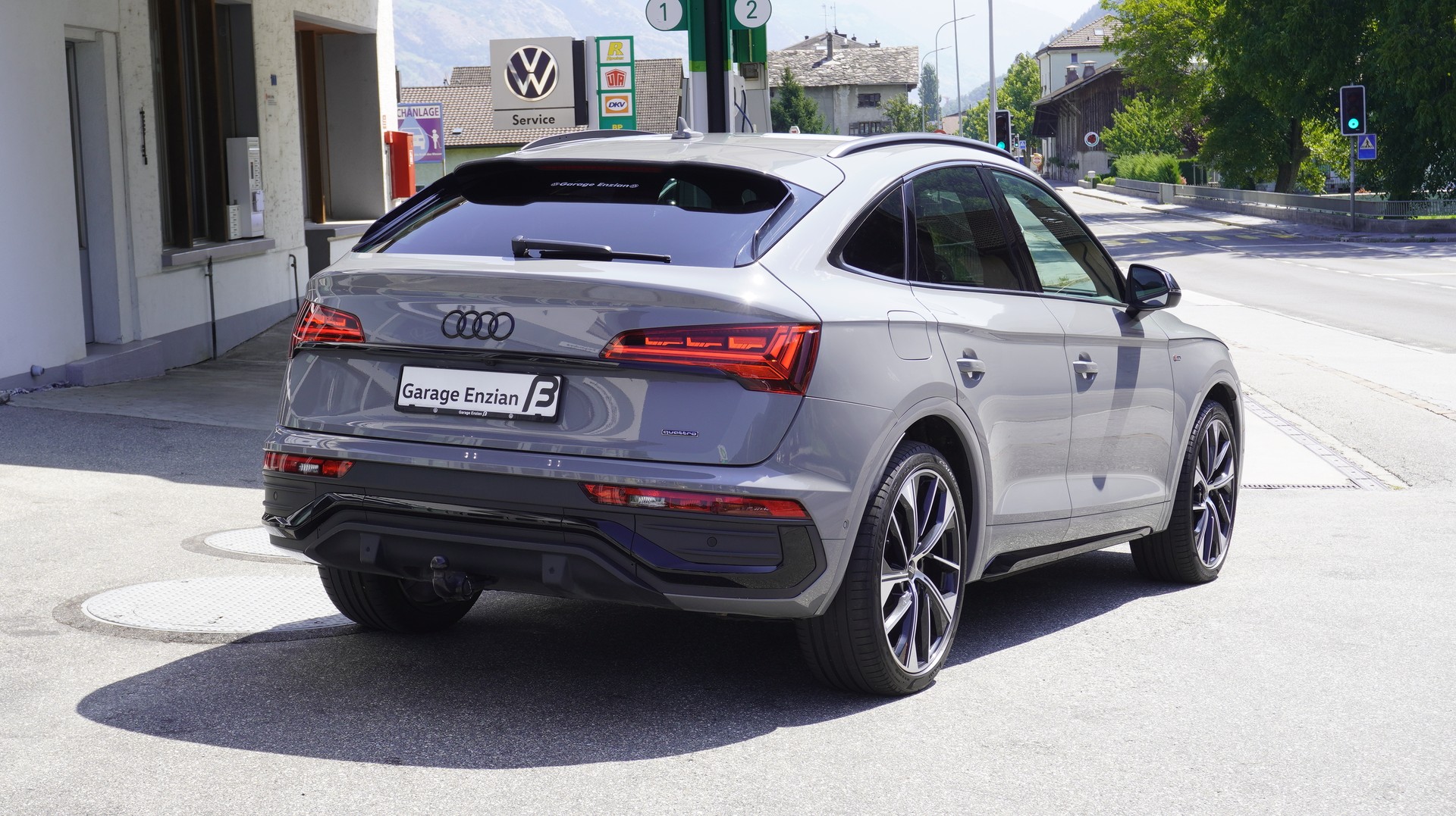AUDI Q5 Sportback 55 TFSI e PHEV Black Edition quattro S-tronic-image-8