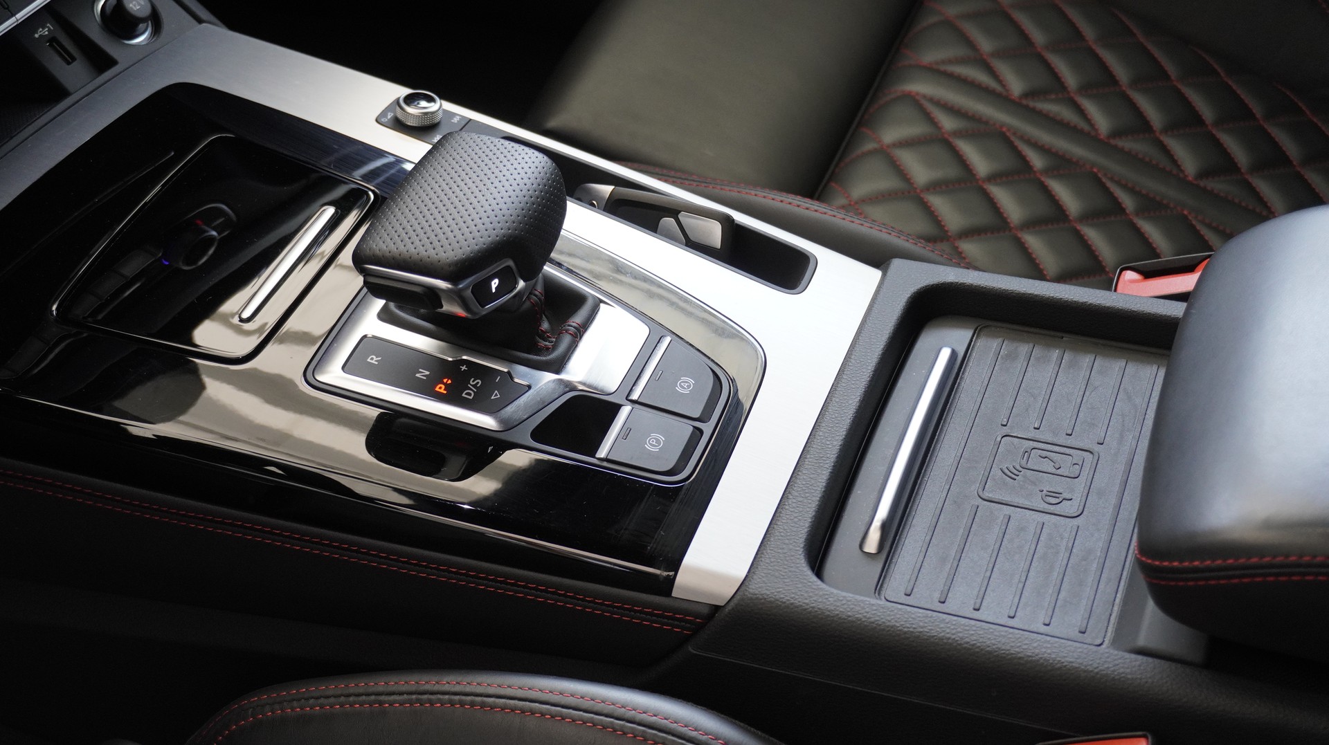 AUDI Q5 Sportback 55 TFSI e PHEV Black Edition quattro S-tronic-image-21