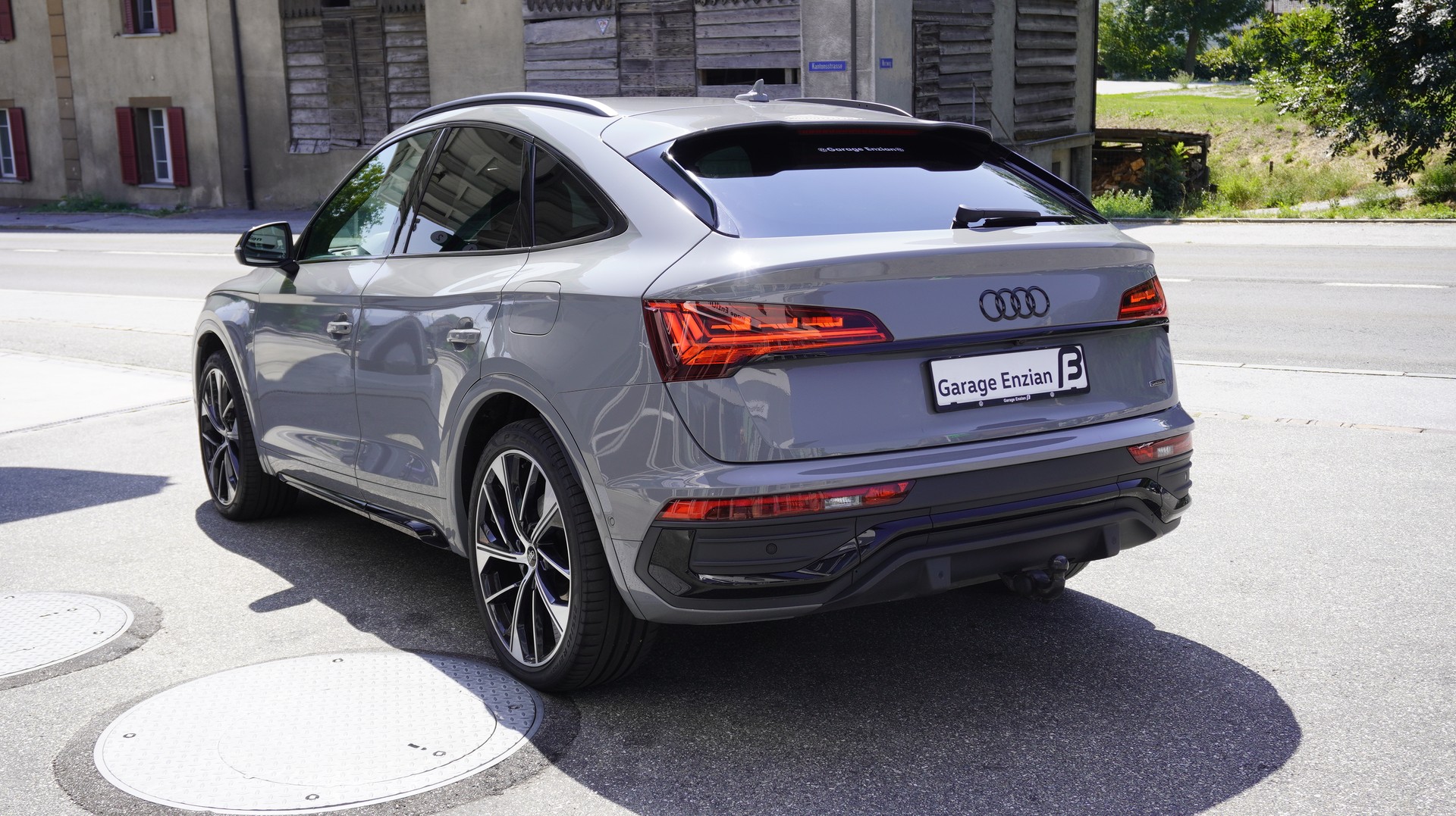 AUDI Q5 Sportback 55 TFSI e PHEV Black Edition quattro S-tronic-image-10