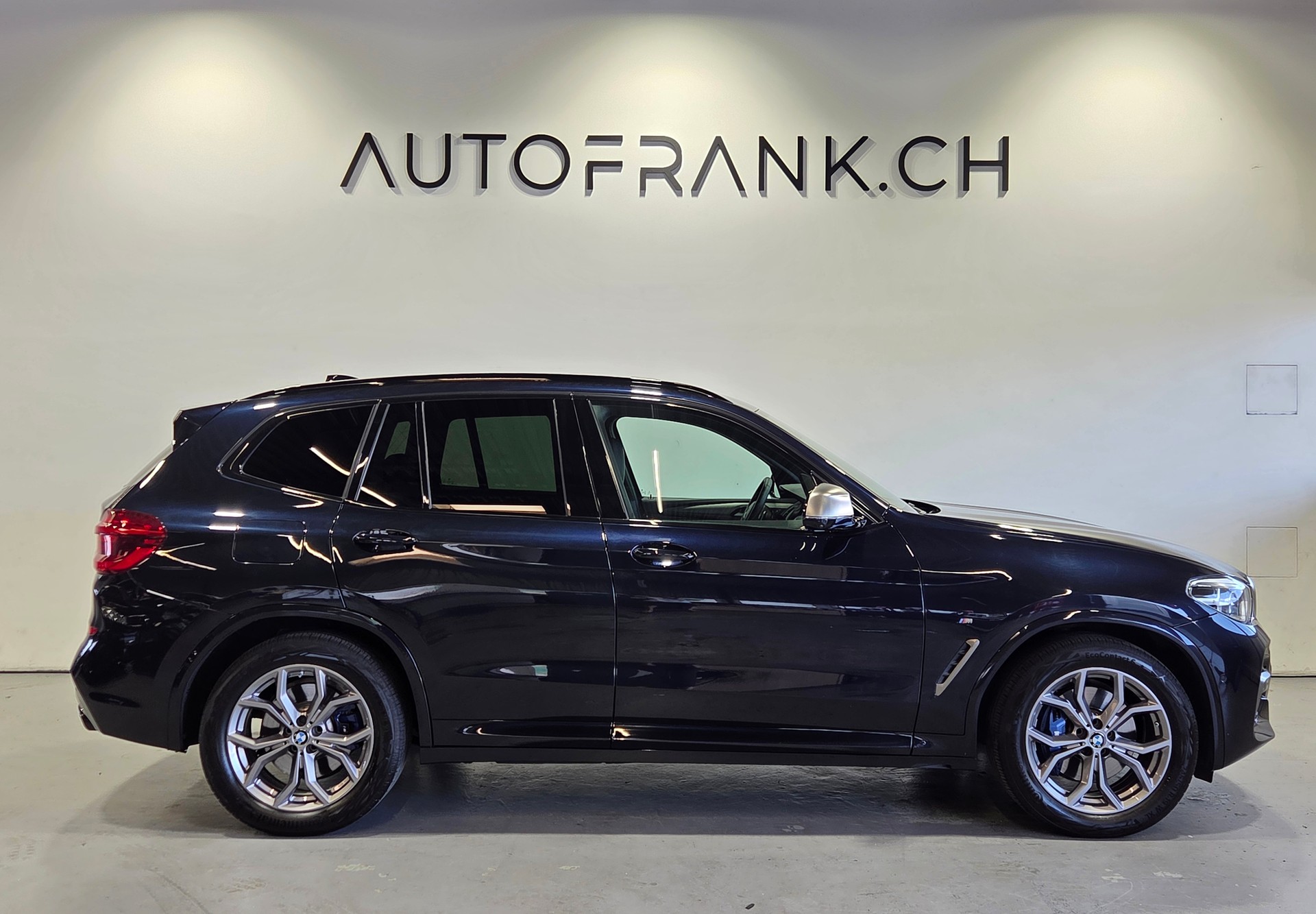 BMW X3 M40i-showroom-element-1