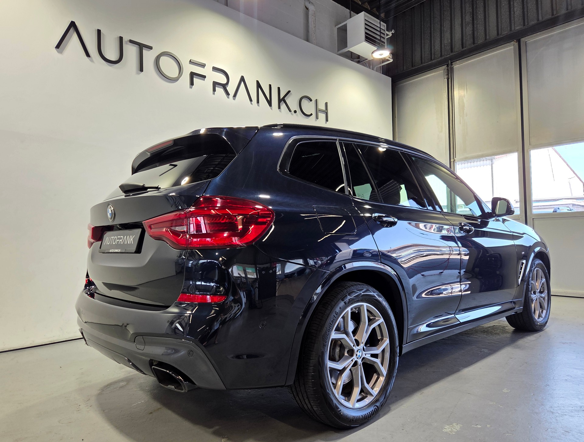 BMW X3 M40i-showroom-element-2