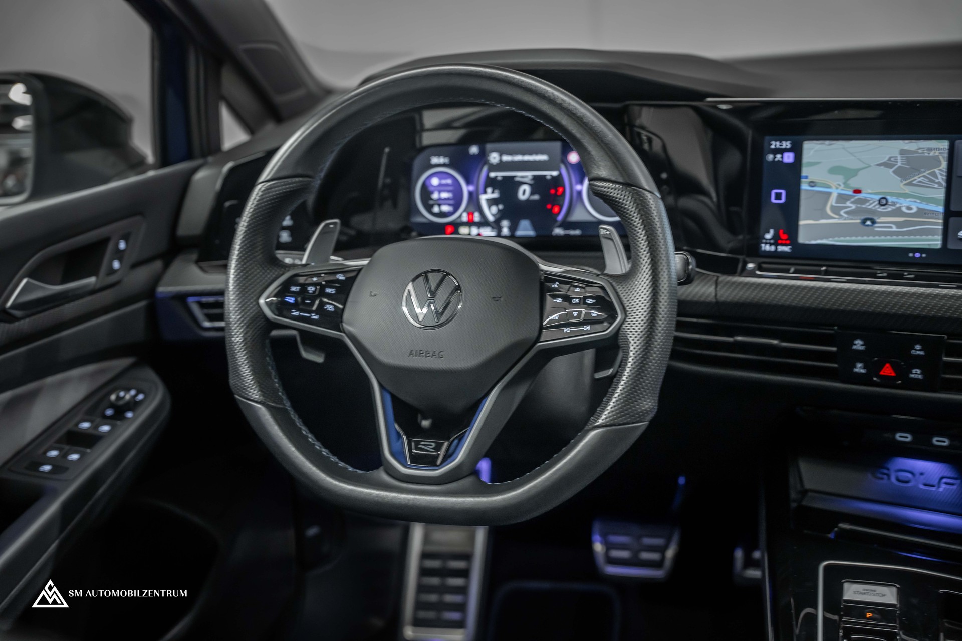 VW Golf VIII 2.0 TSI R Performance DSG 4motion / Panorama / Rückfahrkamera / Black Style-image-25