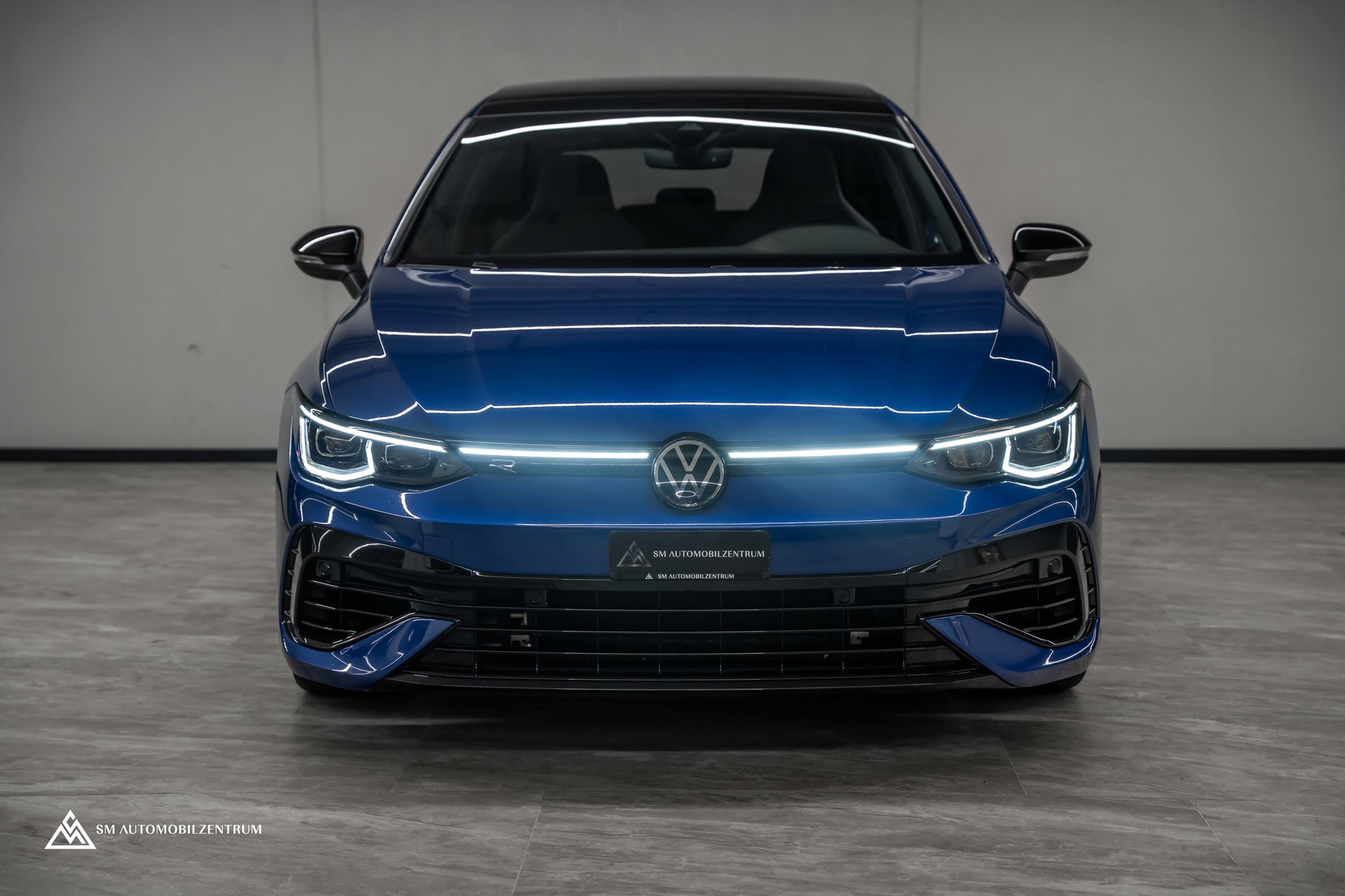 VW Golf VIII 2.0 TSI R Performance DSG 4motion / Panorama / Rückfahrkamera / Black Style-image-2
