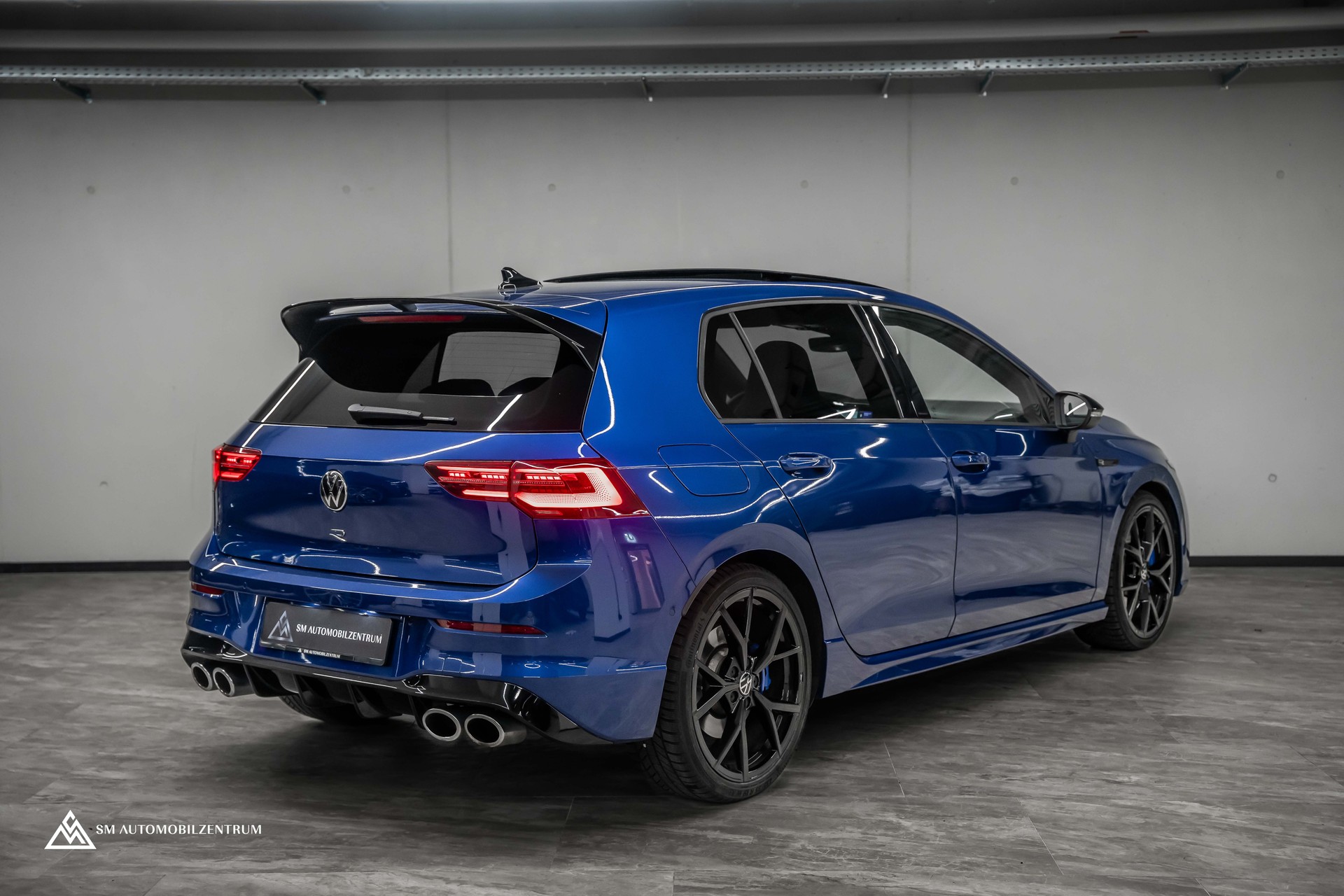 VW Golf VIII 2.0 TSI R Performance DSG 4motion / Panorama / Rückfahrkamera / Black Style-image-11