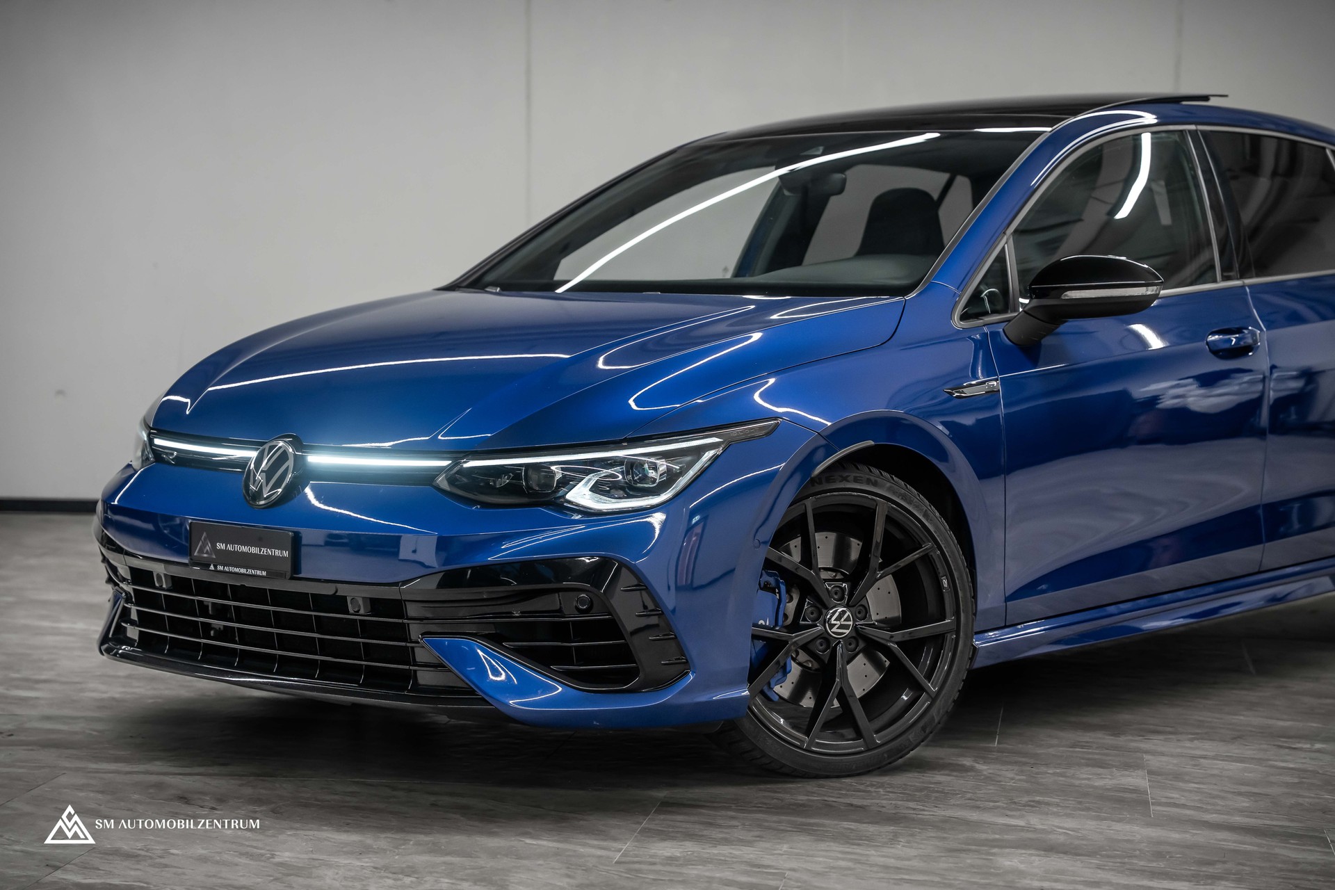 VW Golf VIII 2.0 TSI R Performance DSG 4motion / Panorama / Rückfahrkamera / Black Style-image-1
