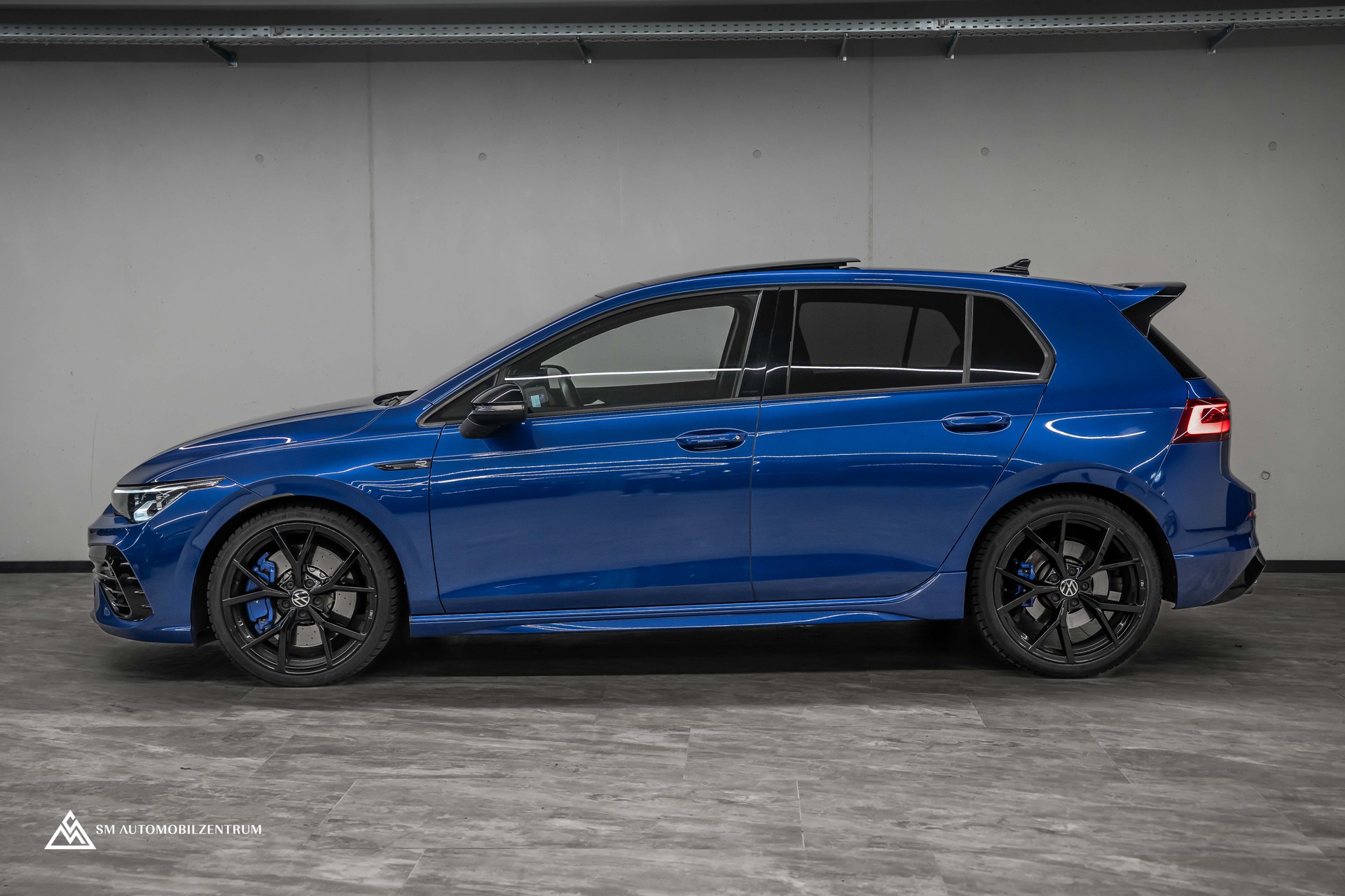 VW Golf VIII 2.0 TSI R Performance DSG 4motion / Panorama / Rückfahrkamera / Black Style-image-4