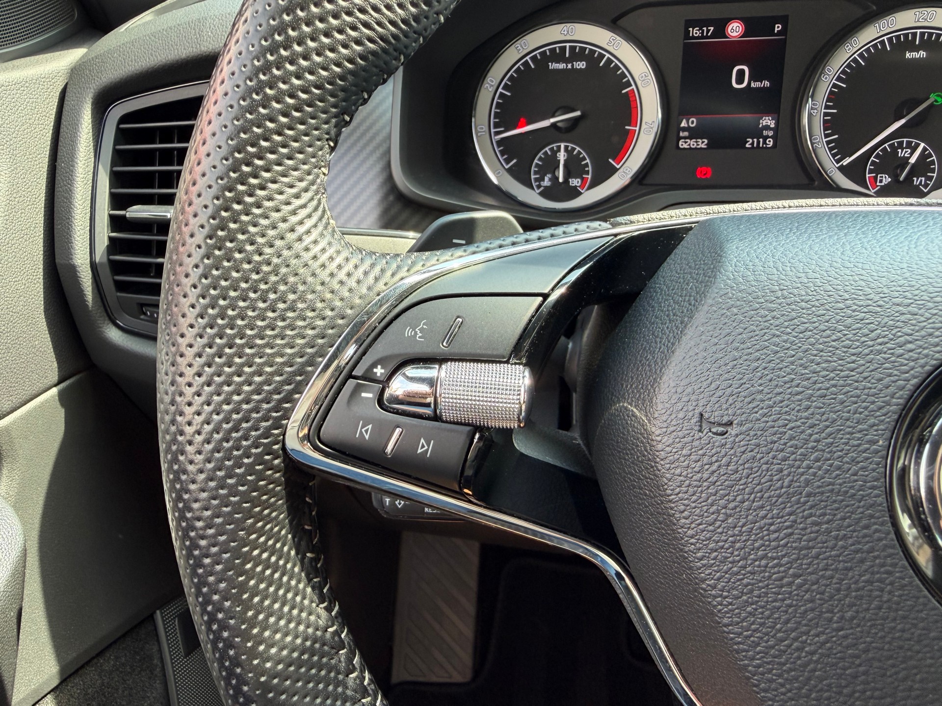 SKODA Kodiaq 2.0 TSI 4x4 SportLine-image-11